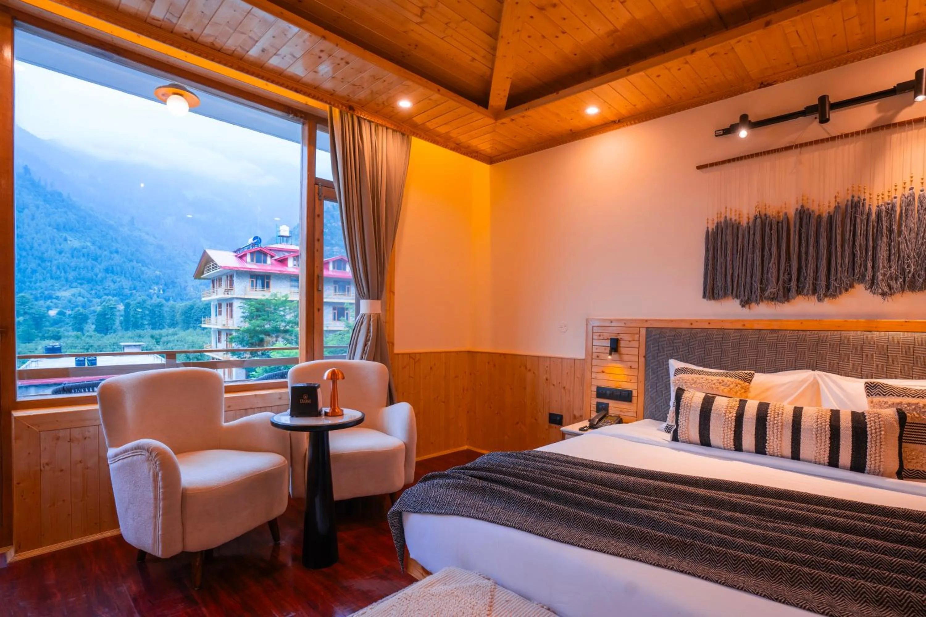 Mountain view, Bed in Olgah Manali