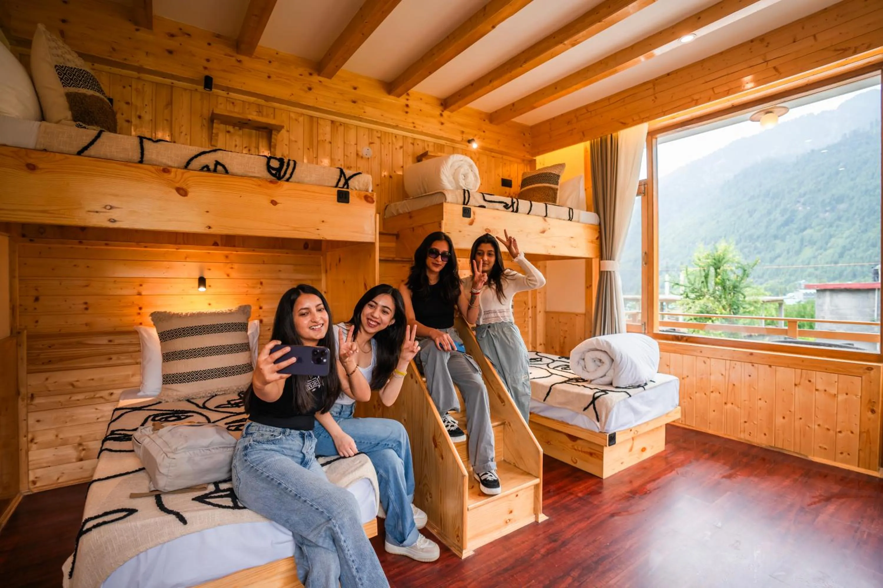 People in Olgah Manali