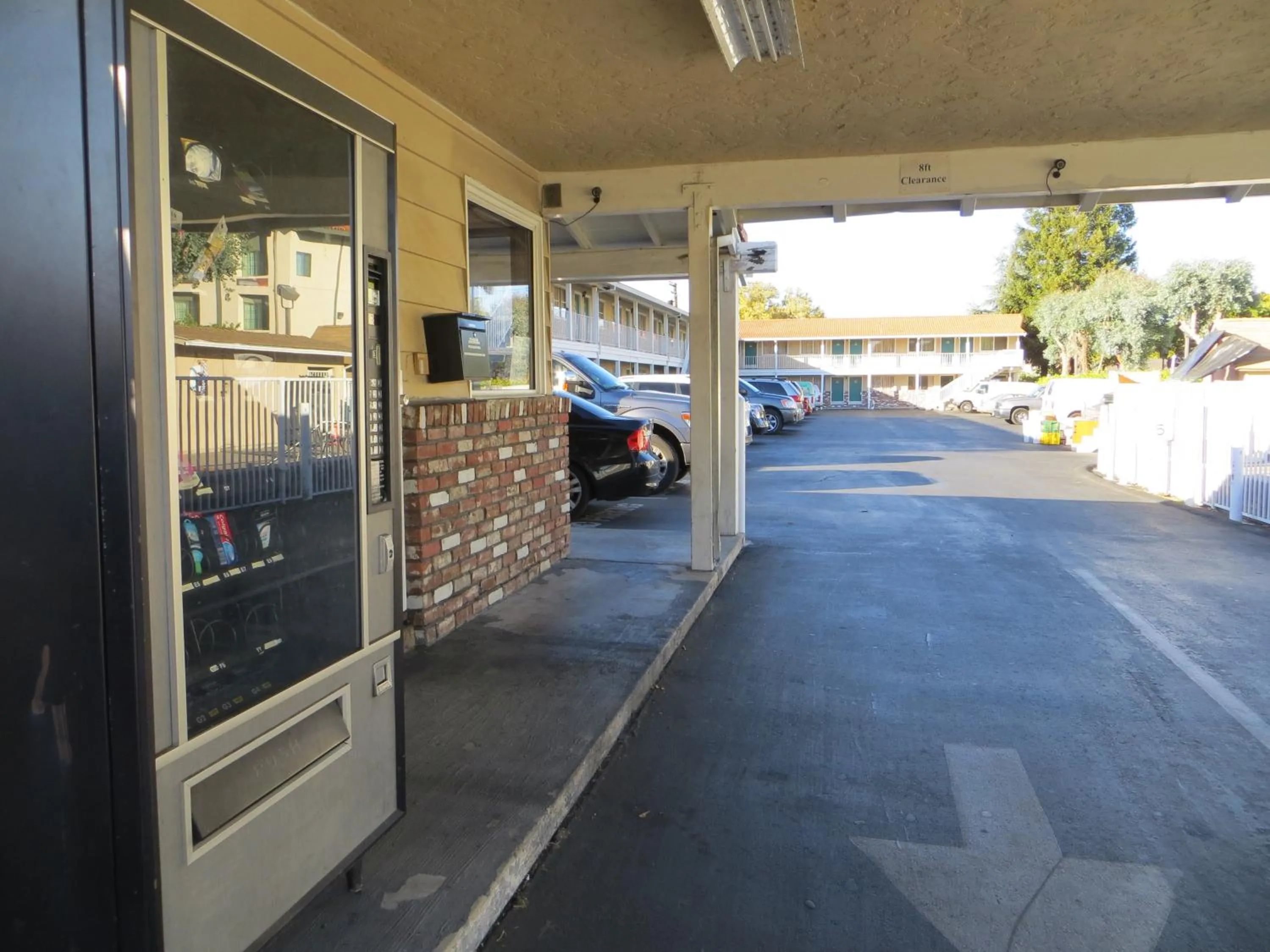 Facade/entrance in Capri Motel