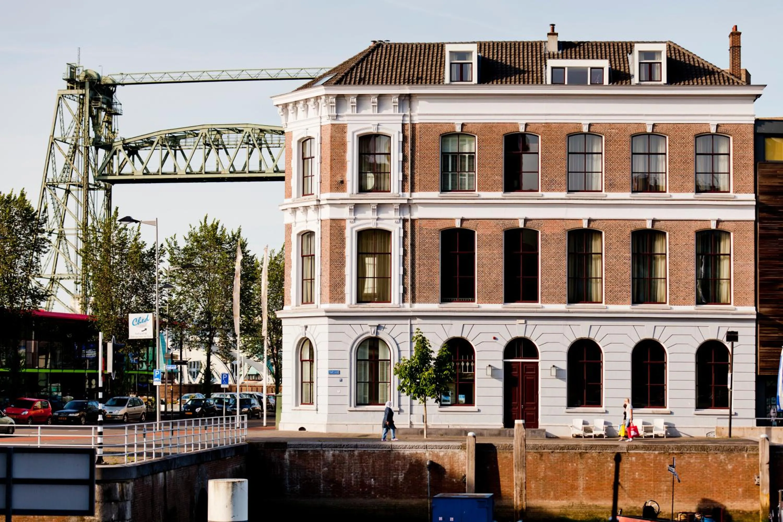 Property building in Suitehotel Pincoffs