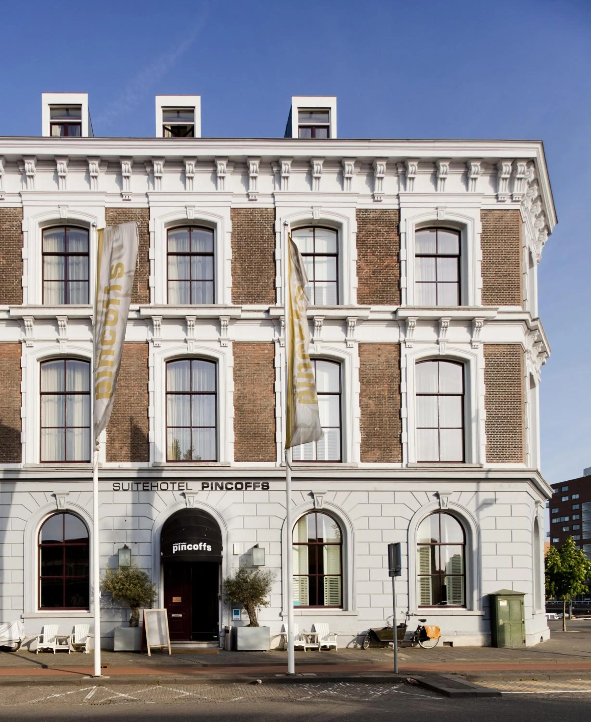 Property building in Suitehotel Pincoffs