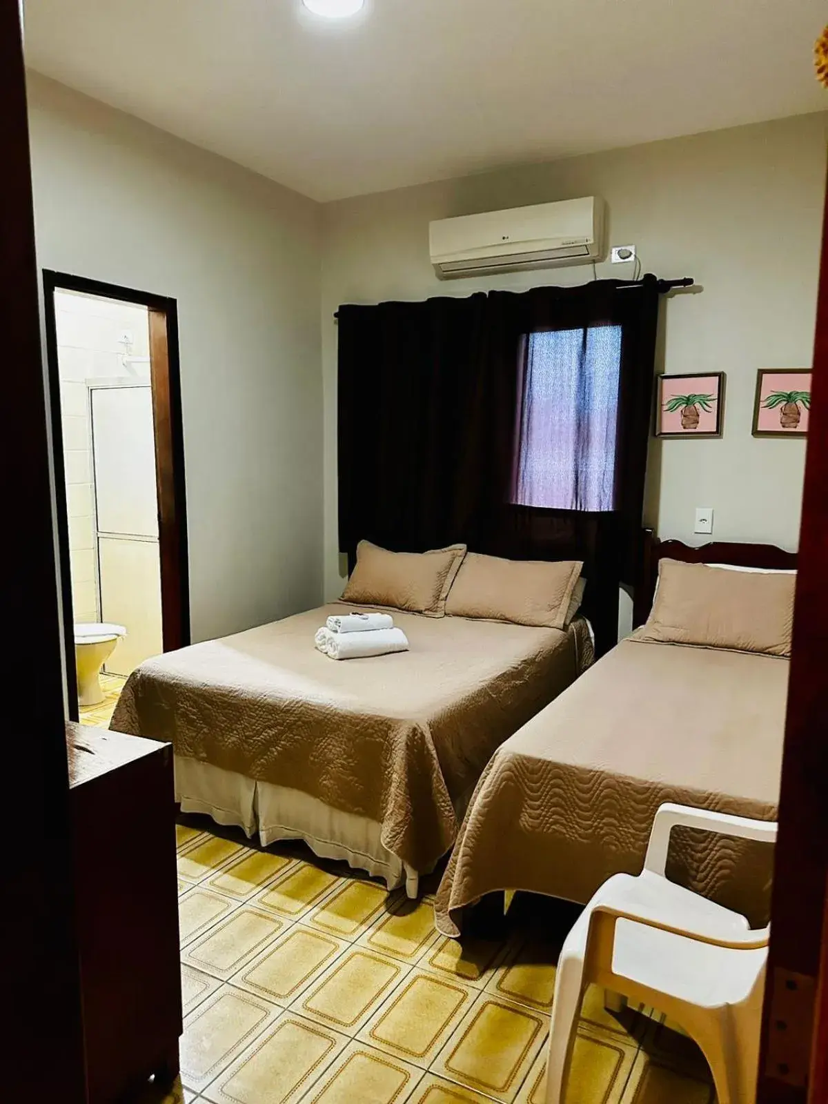 Comfort Triple Room - single occupancy in Pousada Amanhecer do Itaguá Comfort Triple Room - single occupancy in Pousada Amanhecer do Itaguá