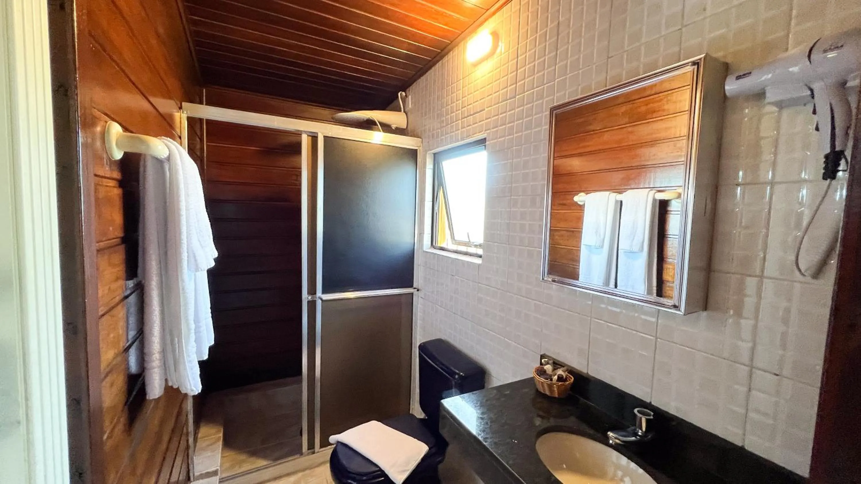 Shower in Pousada Amanhecer do Itaguá