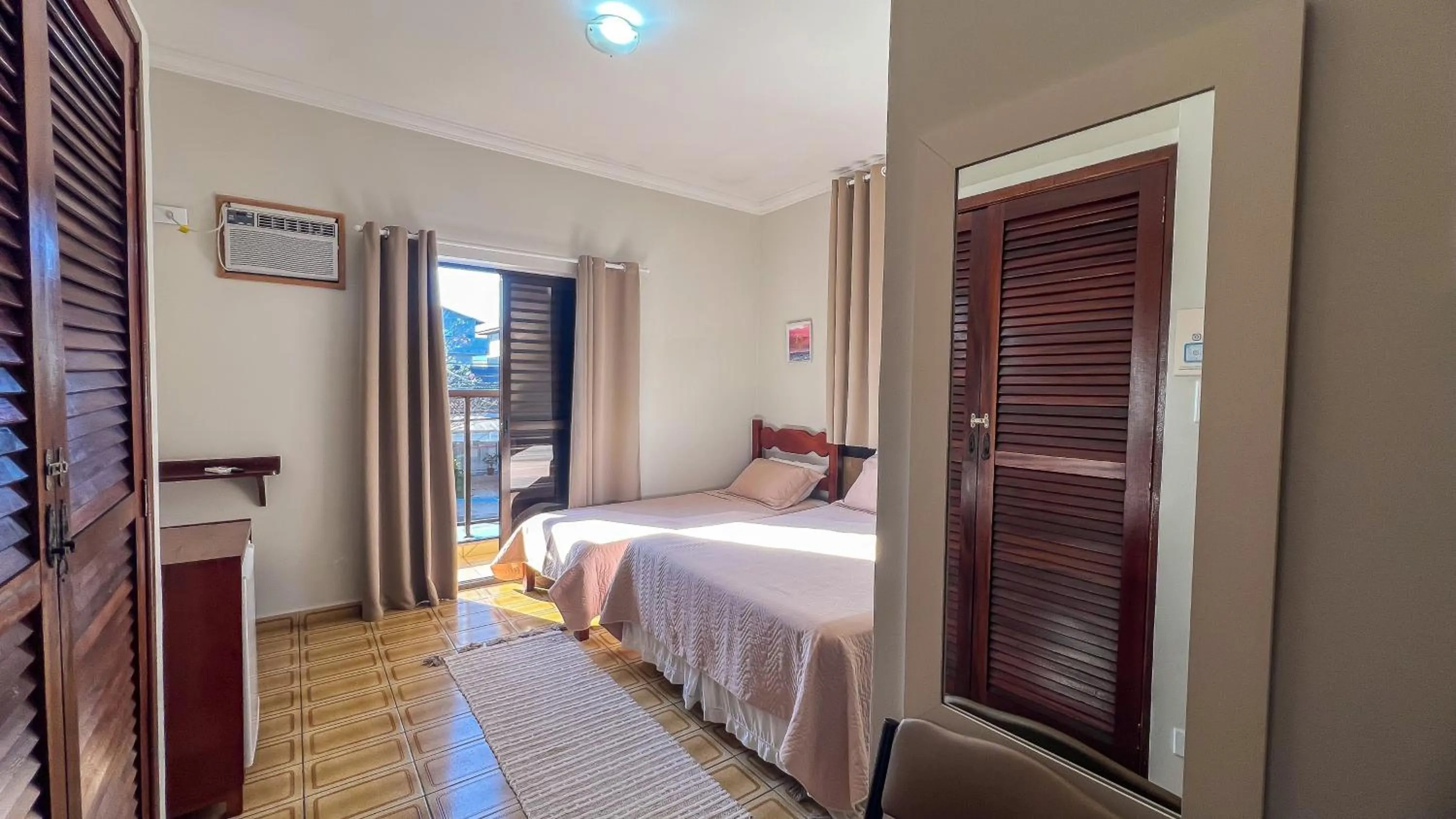 Photo of the whole room in Pousada Amanhecer do Itaguá