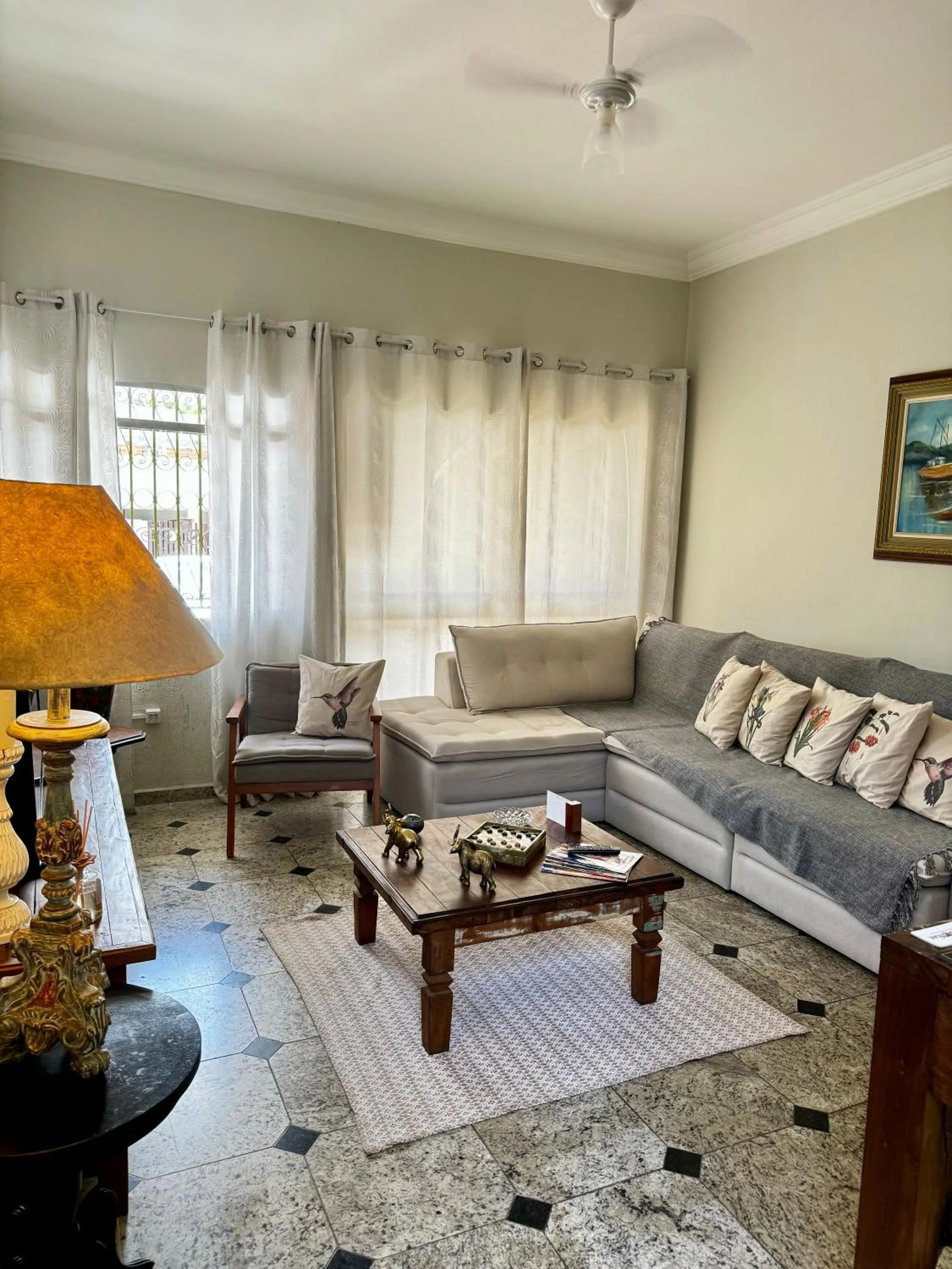 Communal lounge/ TV room in Pousada Amanhecer do Itaguá