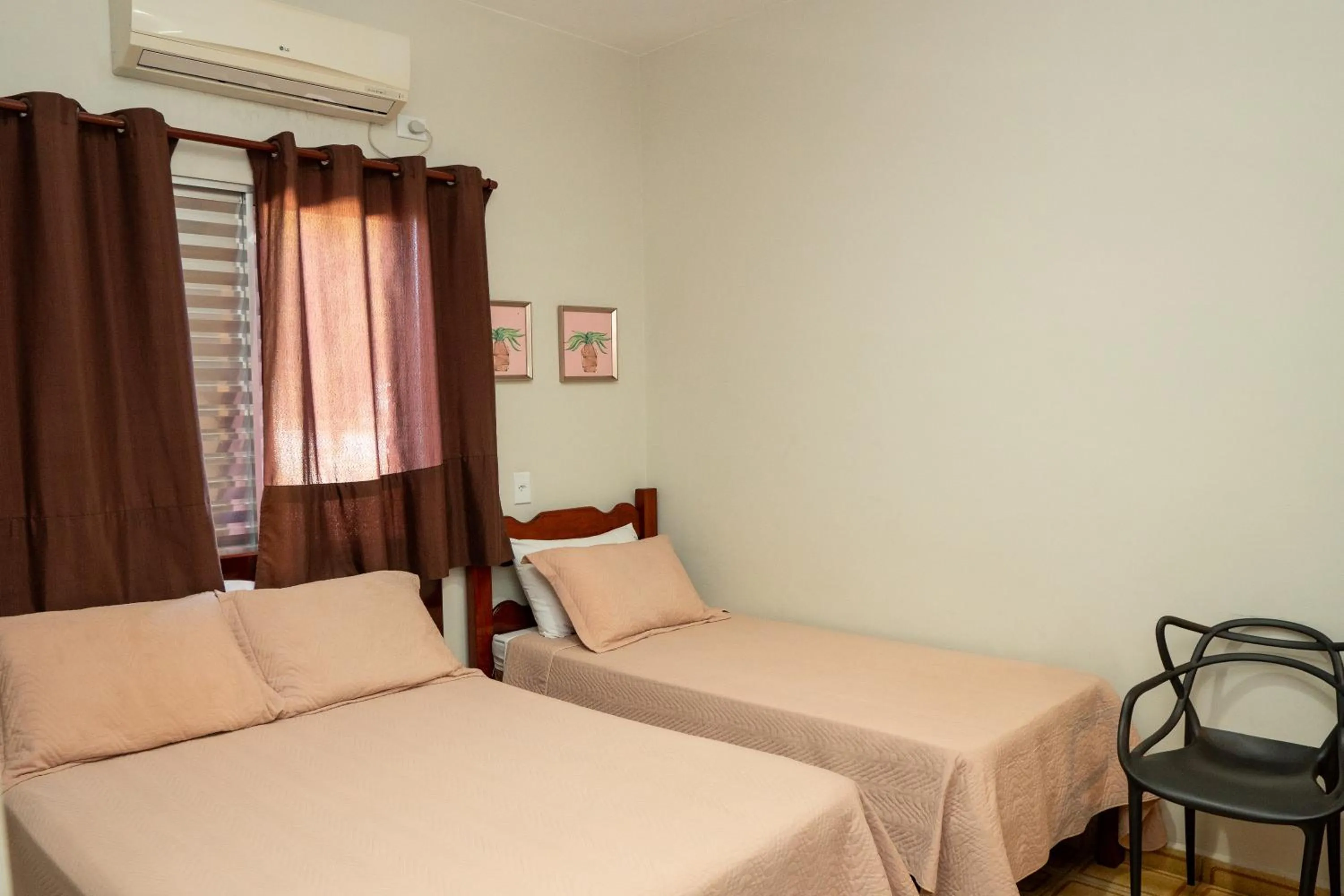 Photo of the whole room in Pousada Amanhecer do Itaguá