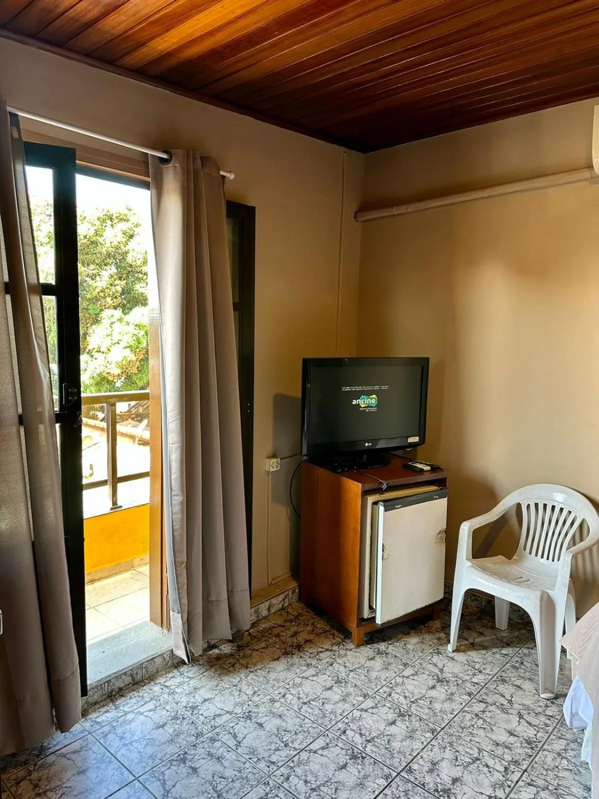 TV and multimedia in Pousada Amanhecer do Itaguá