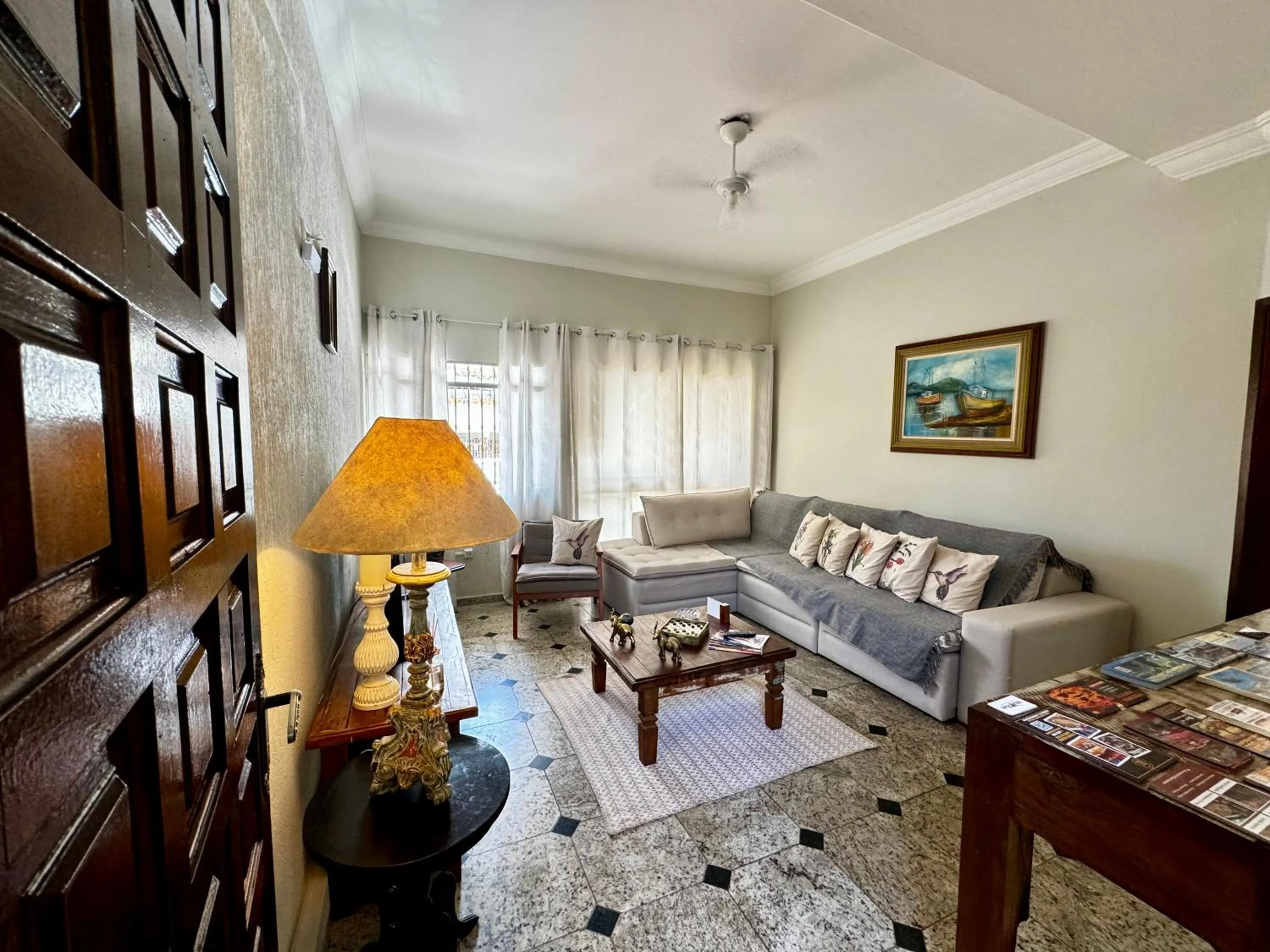 Living room in Pousada Amanhecer do Itaguá