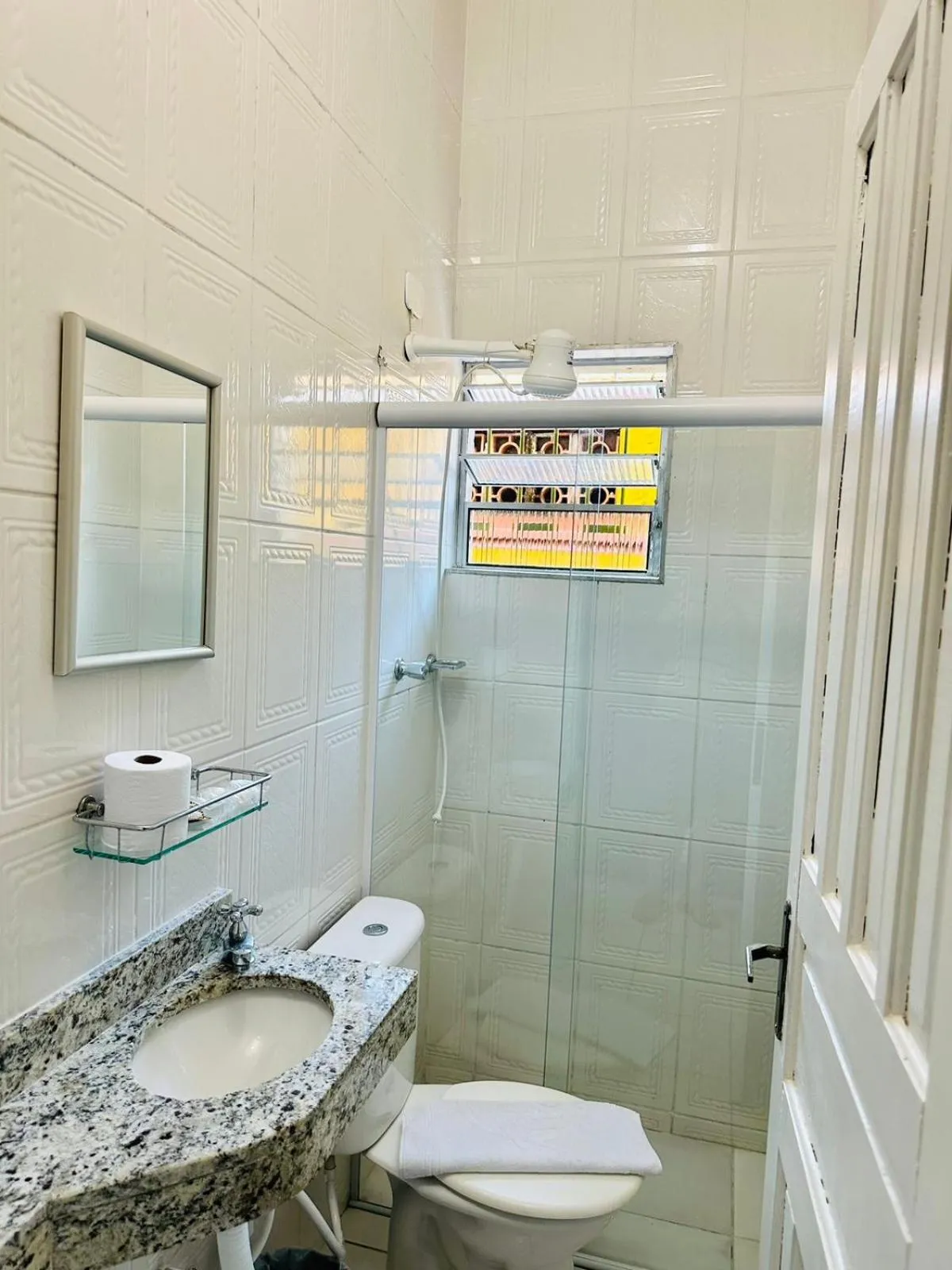 Shower in Pousada Amanhecer do Itaguá