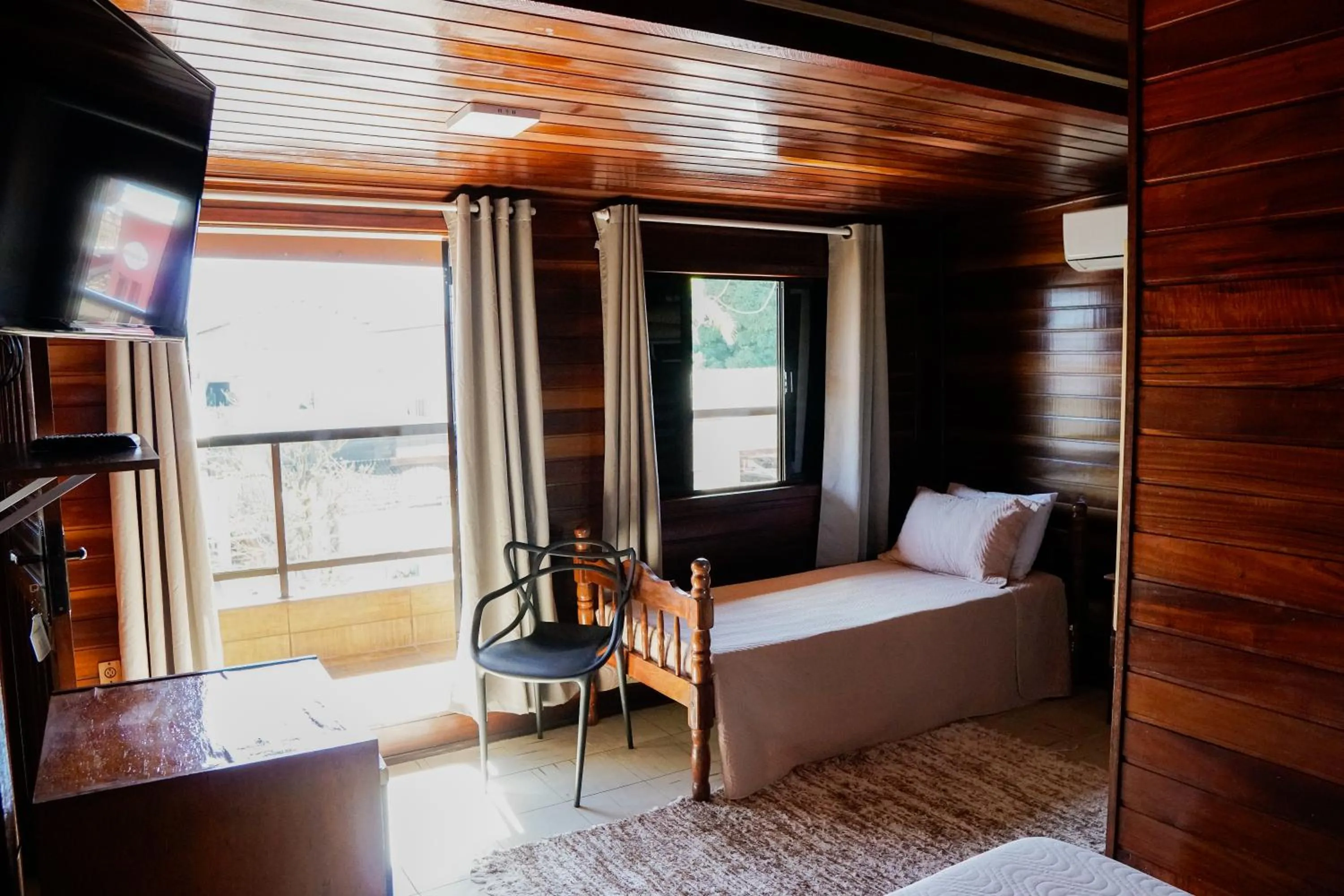 Photo of the whole room in Pousada Amanhecer do Itaguá