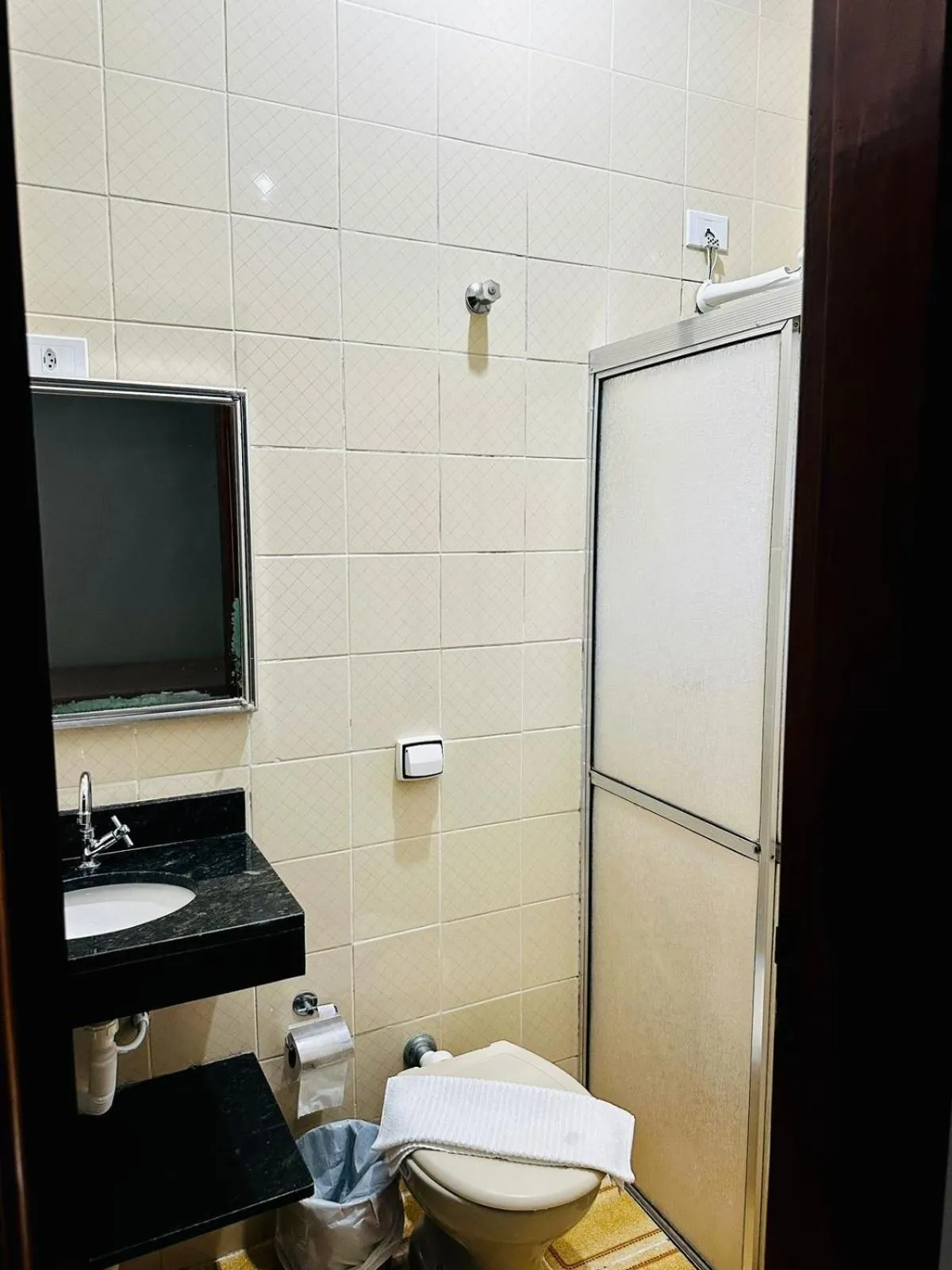 Toilet in Pousada Amanhecer do Itaguá