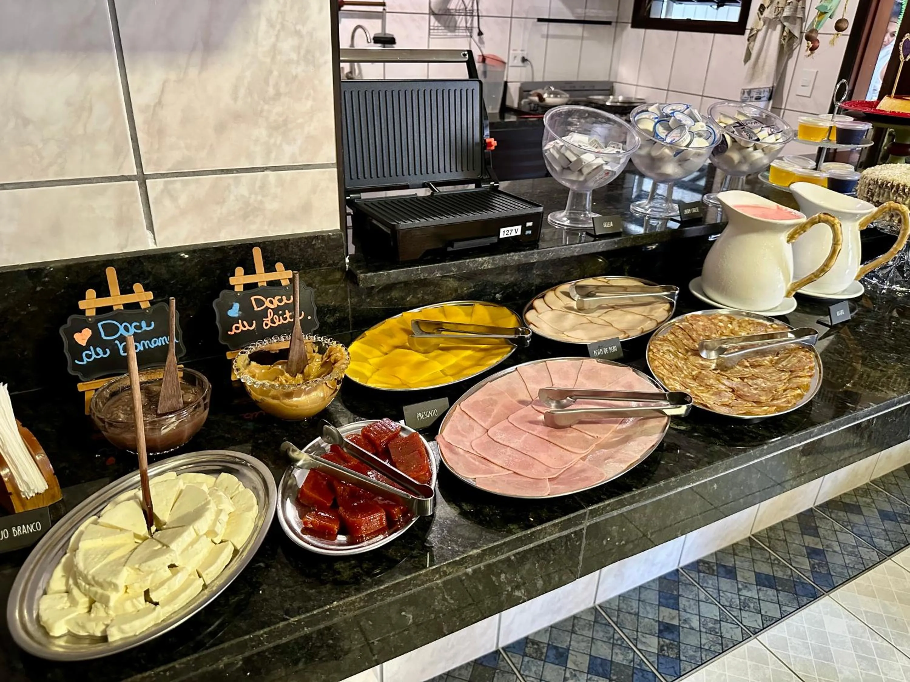 Breakfast in Pousada Amanhecer do Itaguá