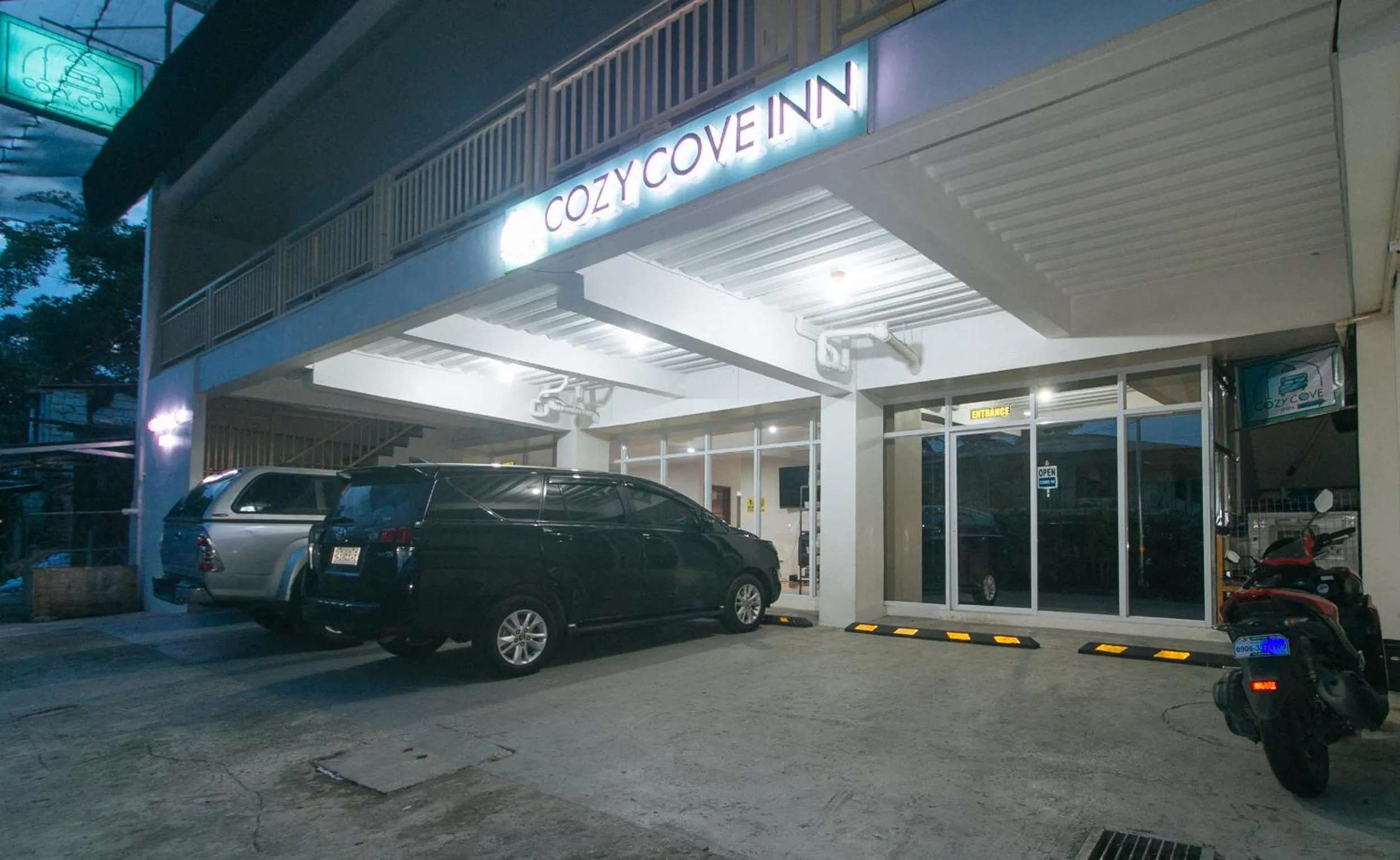 Parking in Cozy Cove Inn by RedDoorz