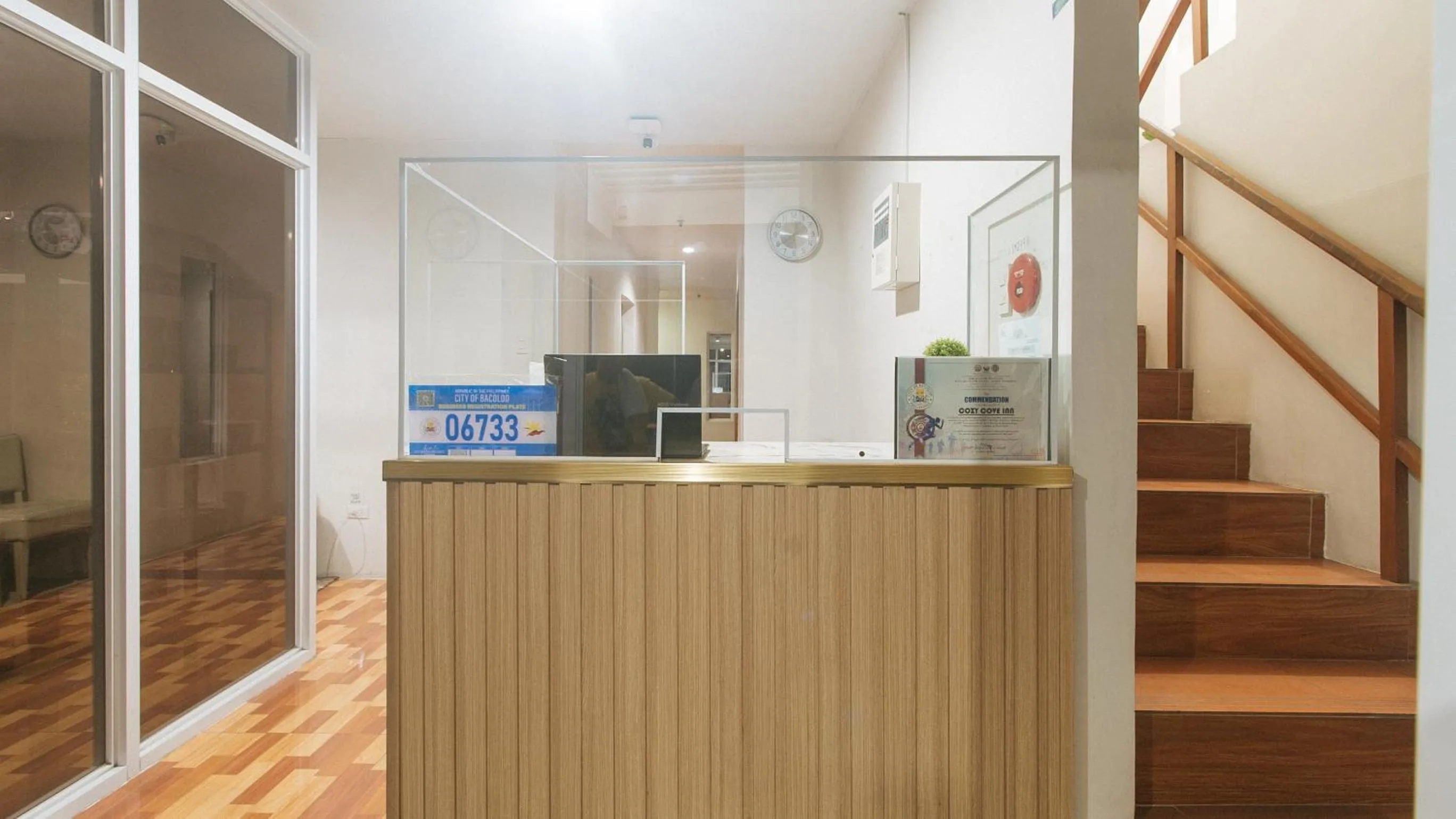 Lobby or reception in Cozy Cove Inn by RedDoorz