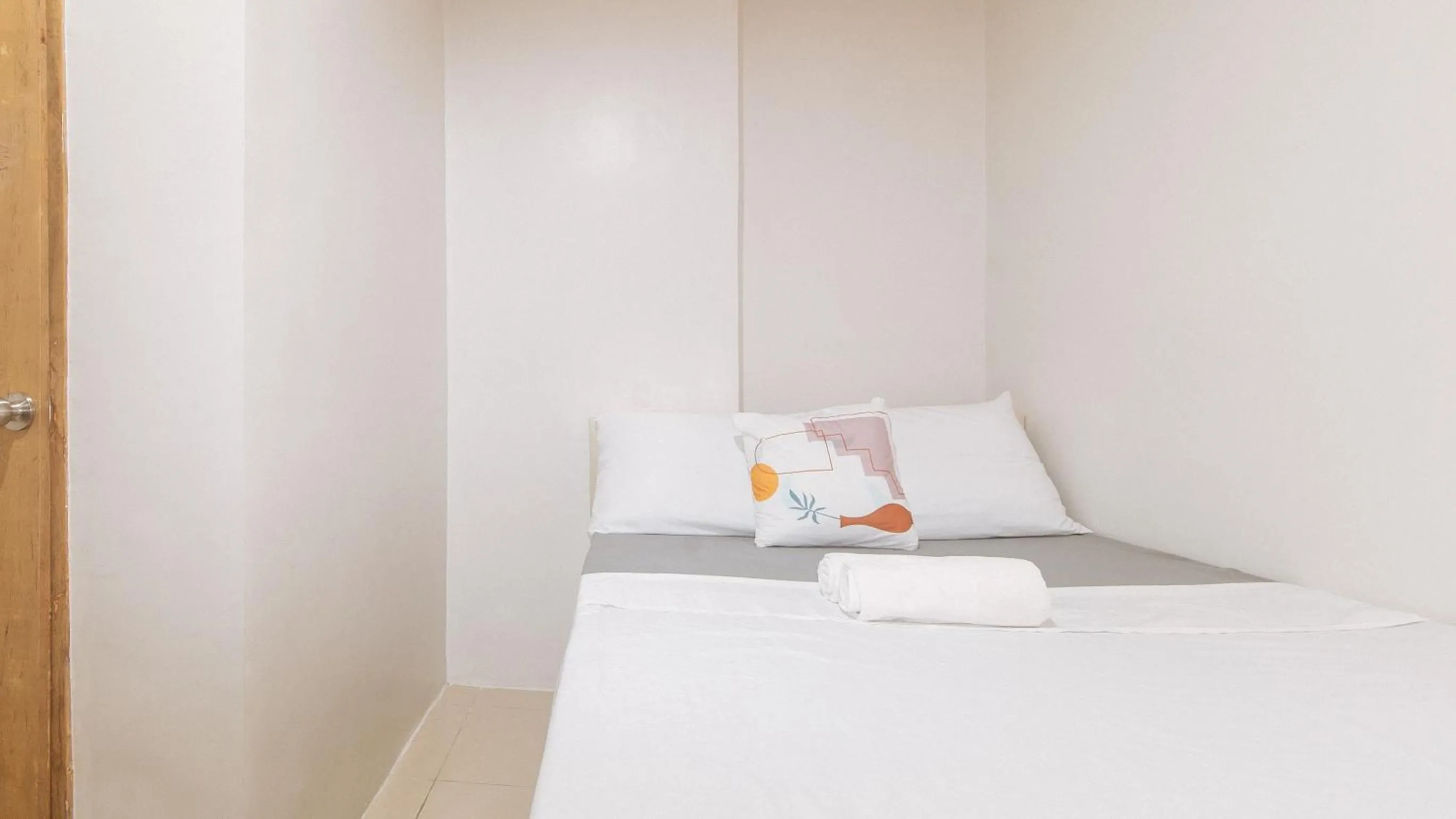 Bed in Cozy Cove Inn by RedDoorz