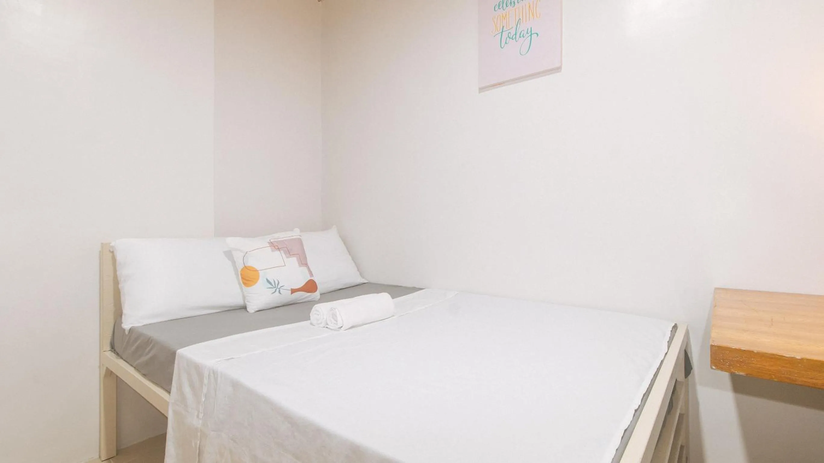Photo of the whole room, Bed in Cozy Cove Inn by RedDoorz
