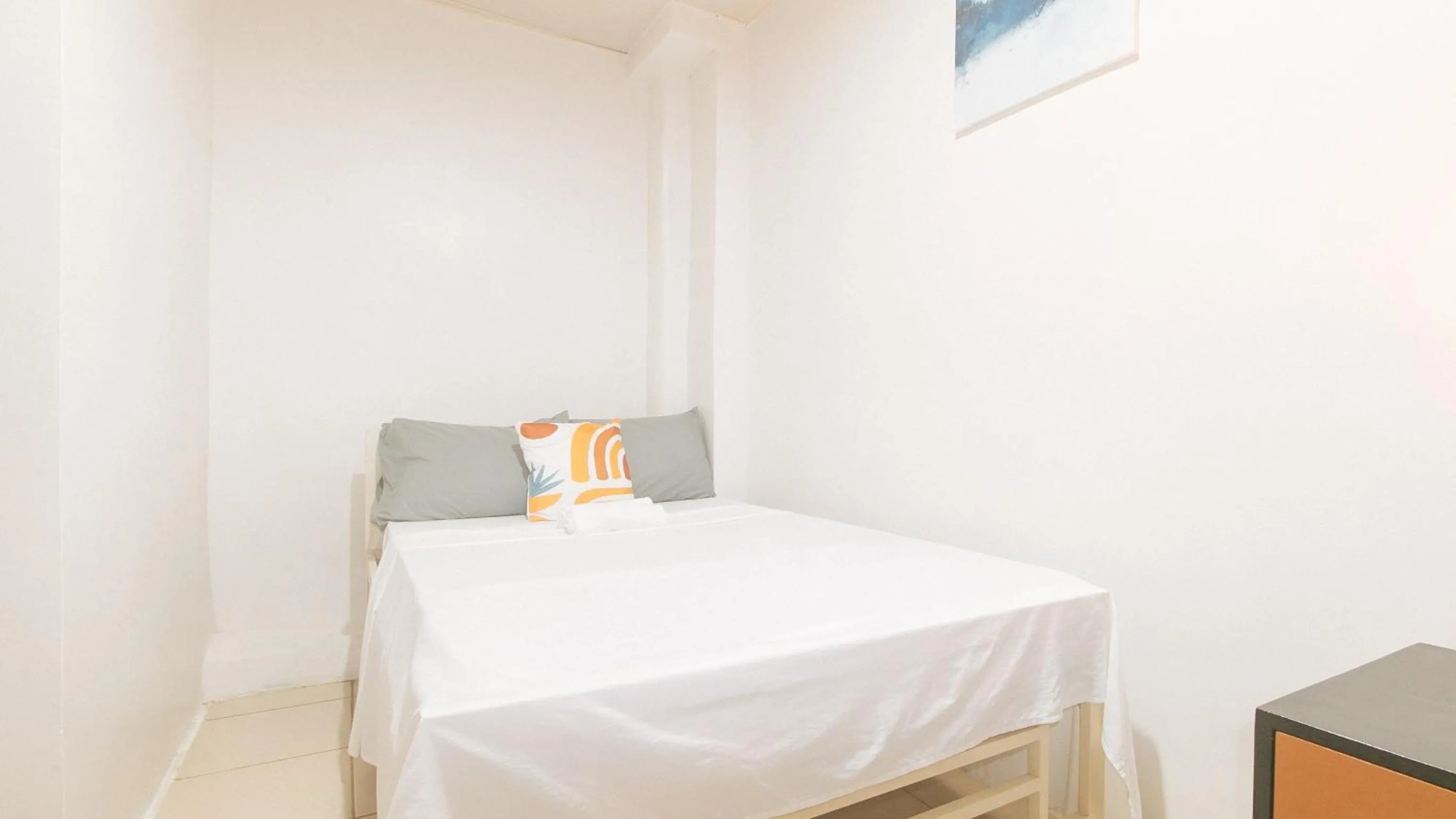 Photo of the whole room, Bed in Cozy Cove Inn by RedDoorz
