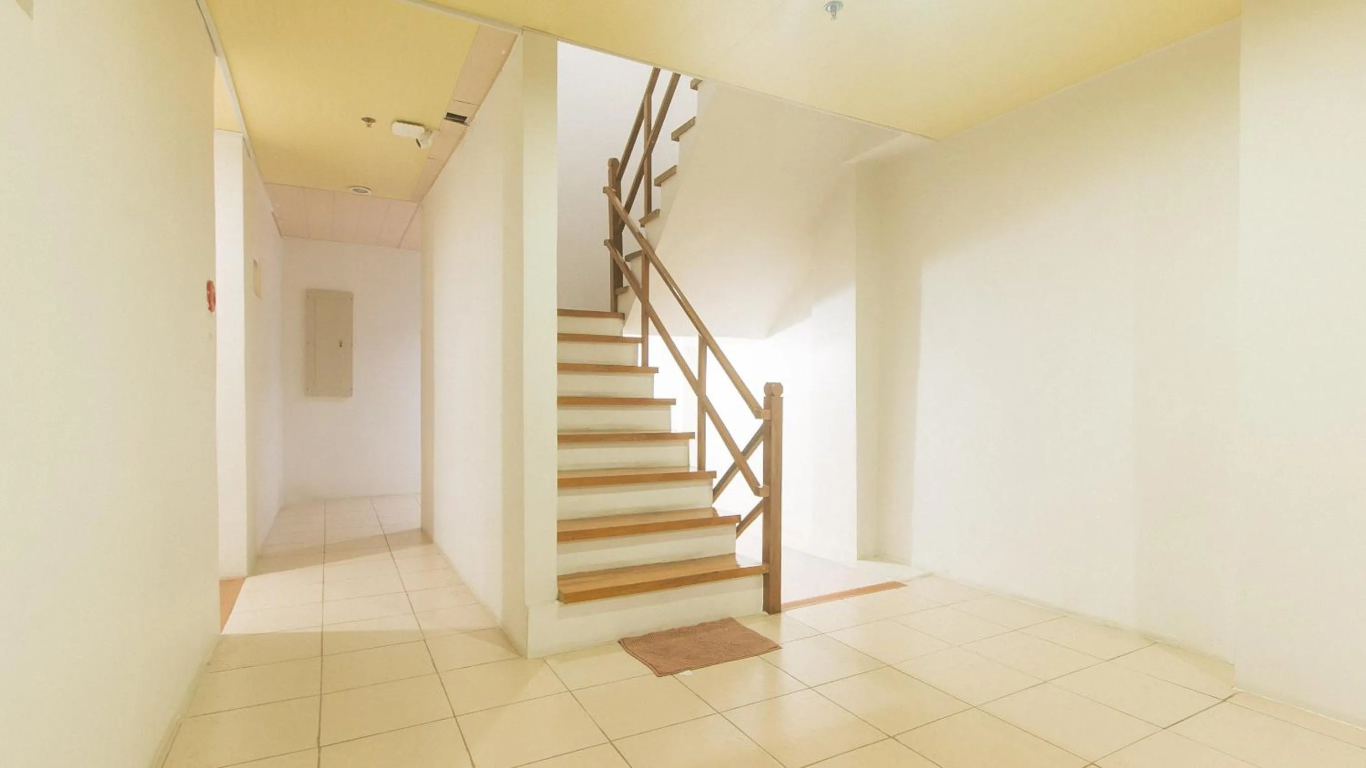 Area and facilities in Cozy Cove Inn by RedDoorz
