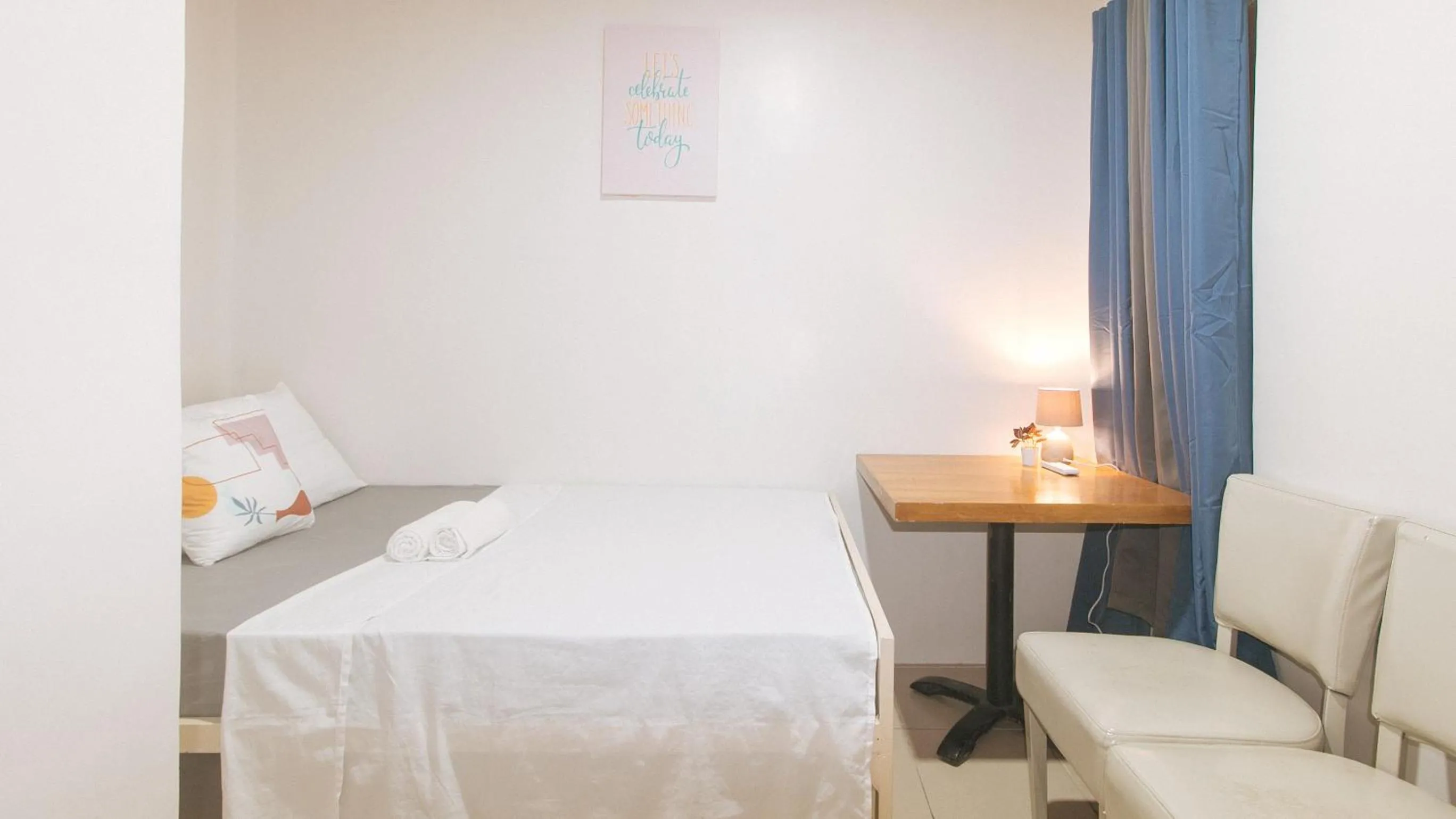 Photo of the whole room, Bed in Cozy Cove Inn by RedDoorz