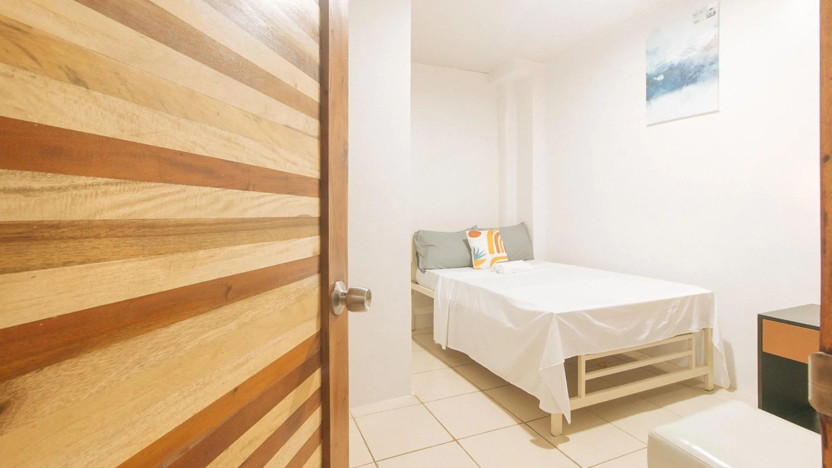 Photo of the whole room, Bed in Cozy Cove Inn by RedDoorz