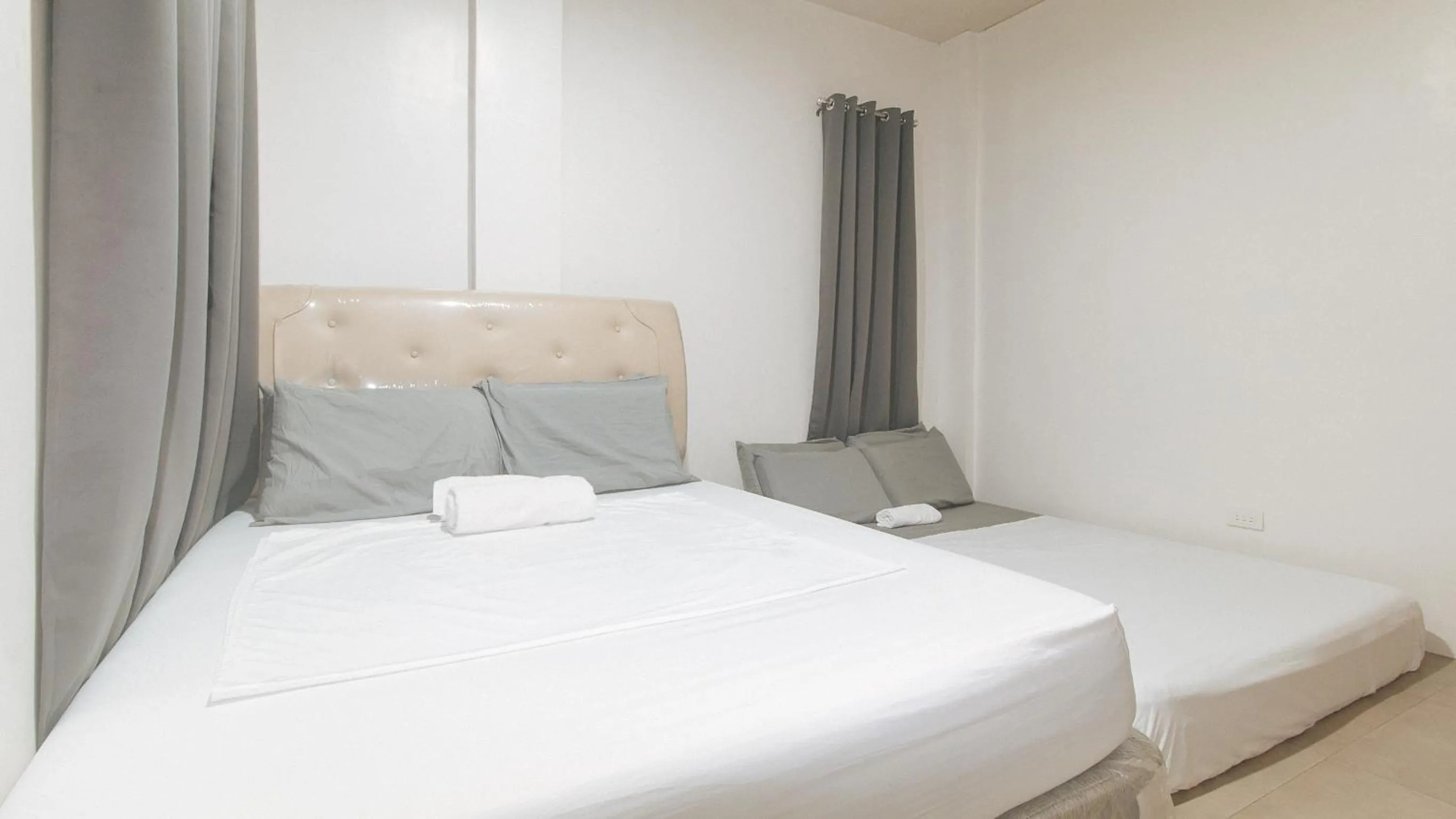 Bed in Cozy Cove Inn by RedDoorz