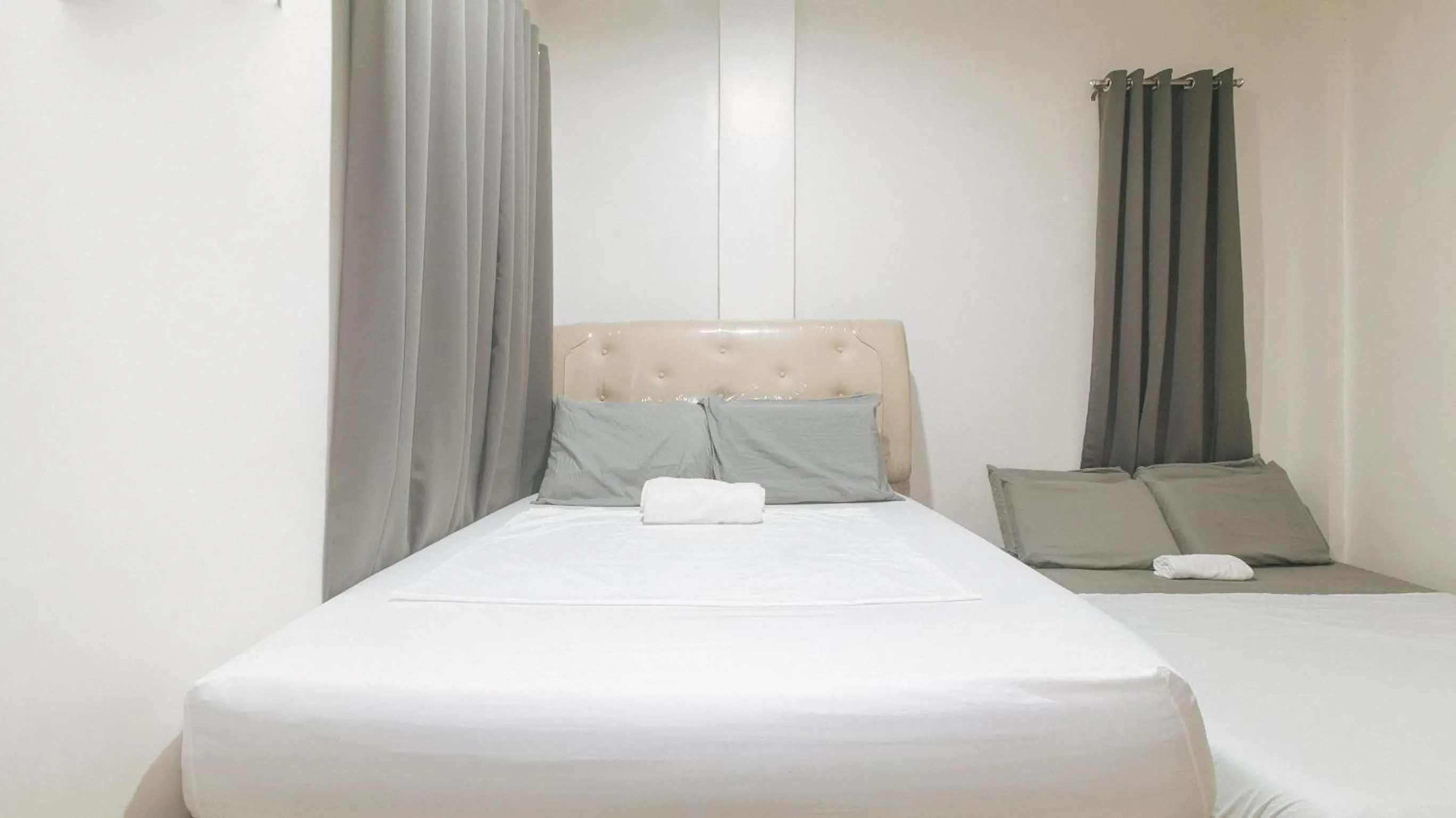 Bed in Cozy Cove Inn by RedDoorz
