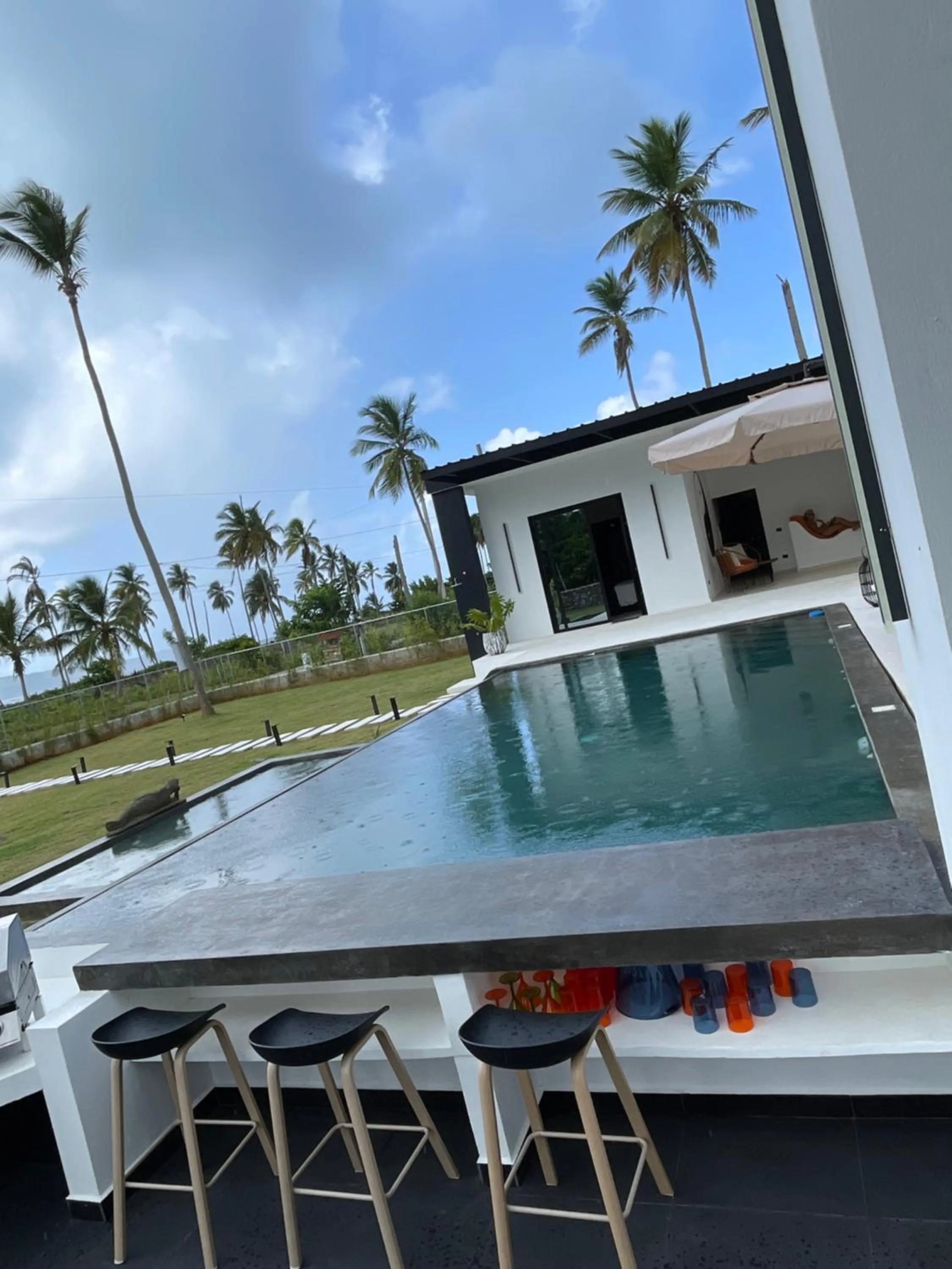 Casa Black and White Frente al Mar