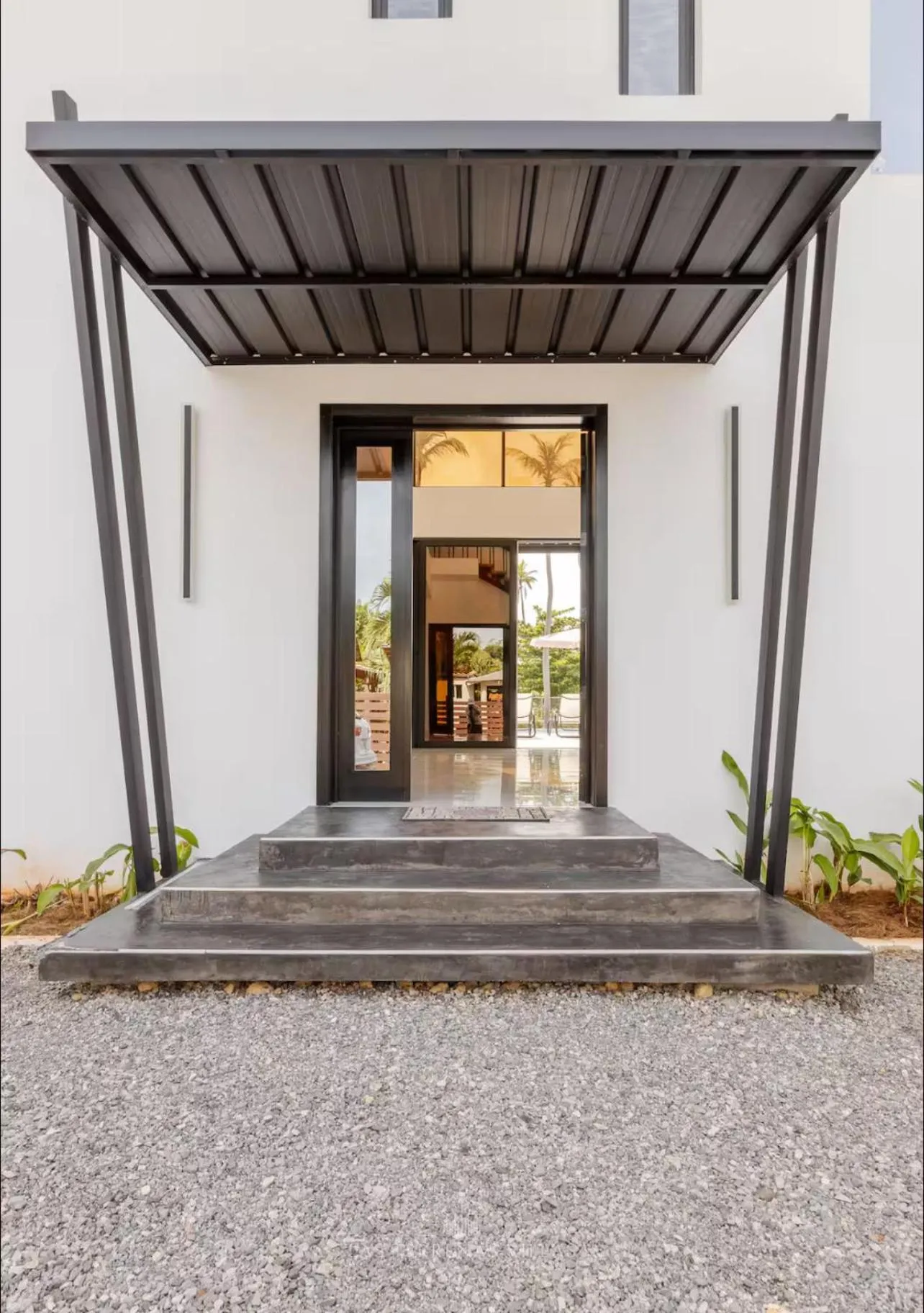 Casa Black and White Frente al Mar