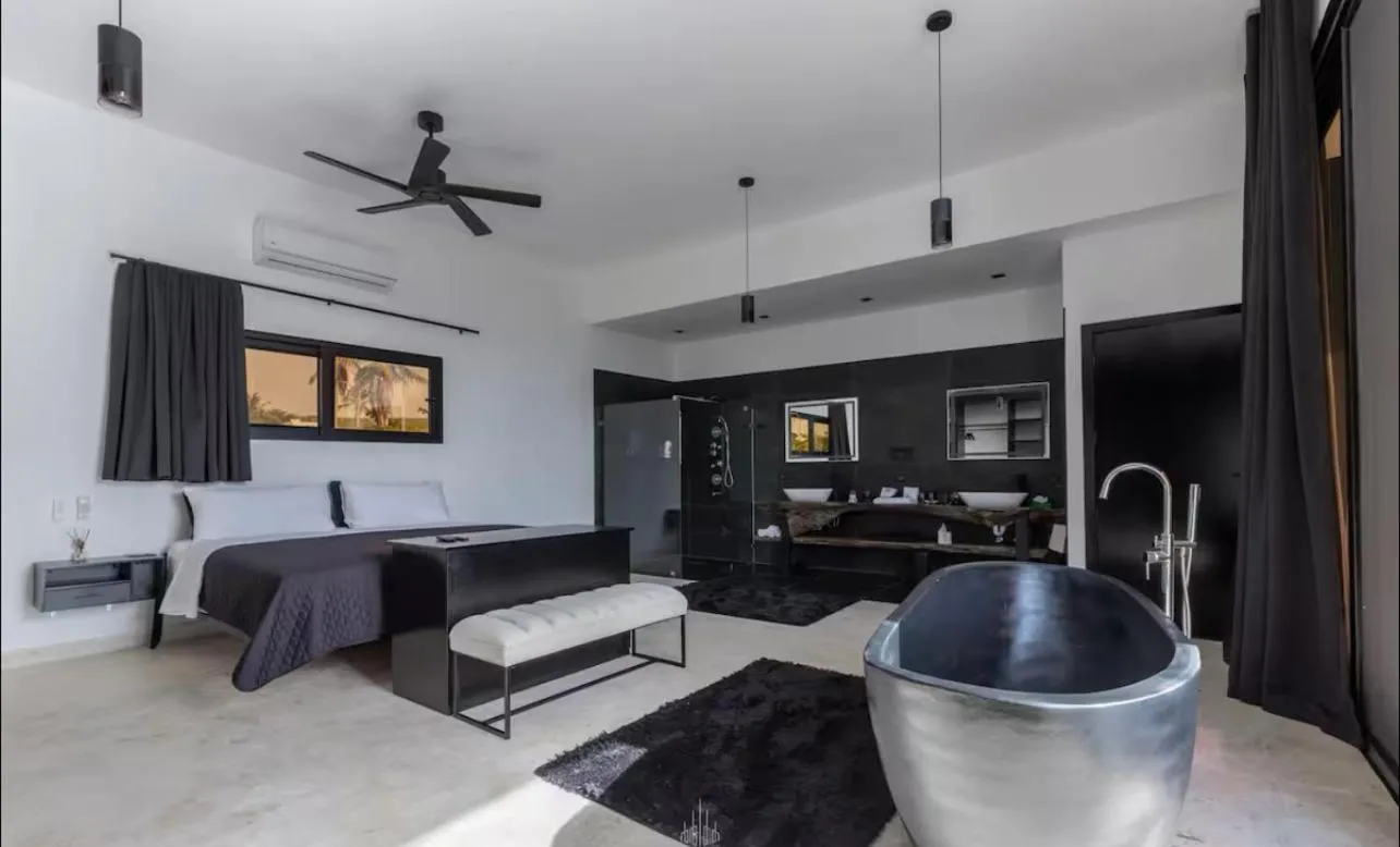 Casa Black and White Frente al Mar