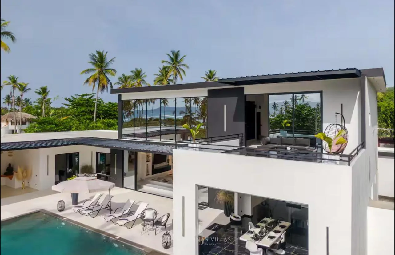Casa Black and White Frente al Mar
