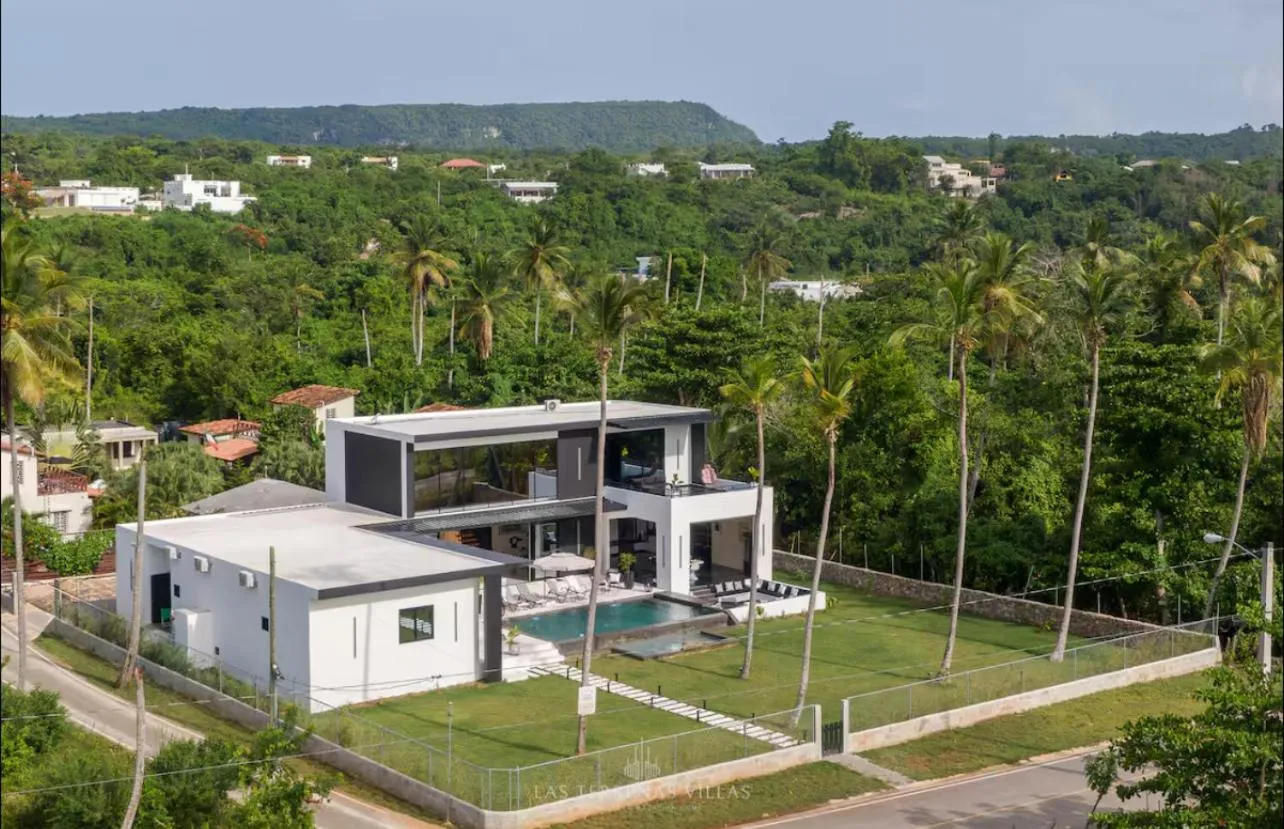 Casa Black and White Frente al Mar