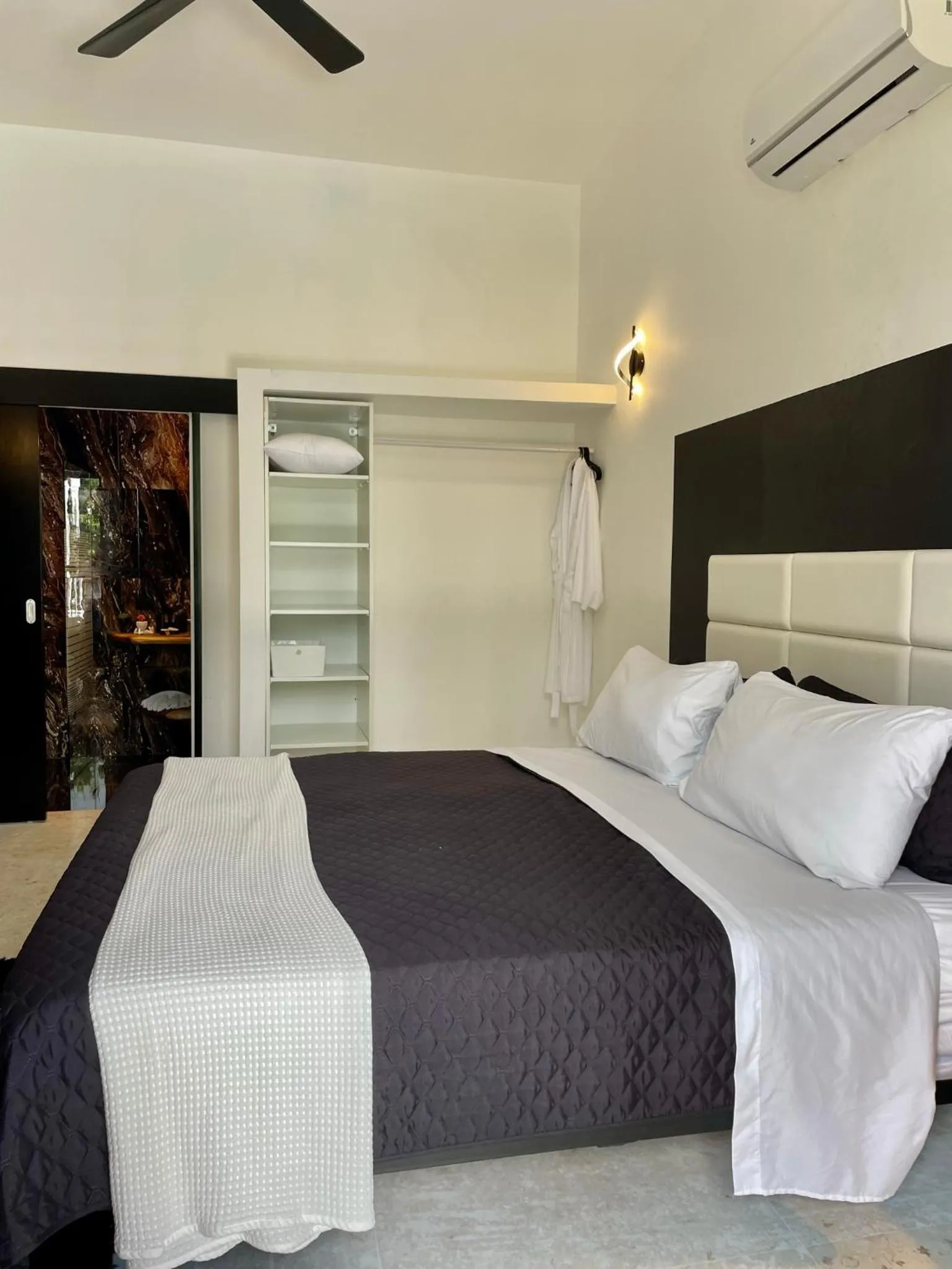 Bed in Casa Black and White Frente al Mar