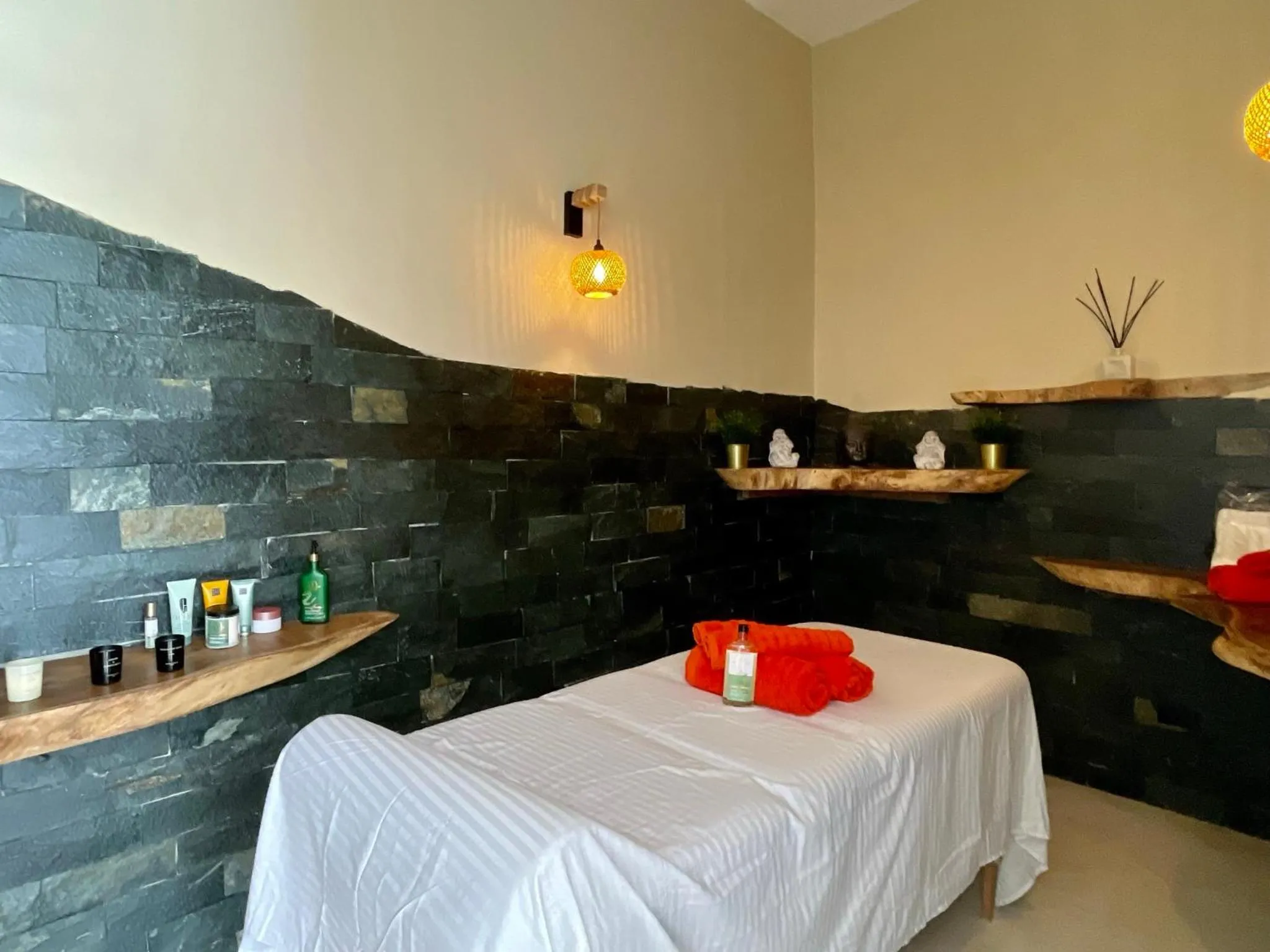 Spa and wellness centre/facilities in Casa Black and White Frente al Mar