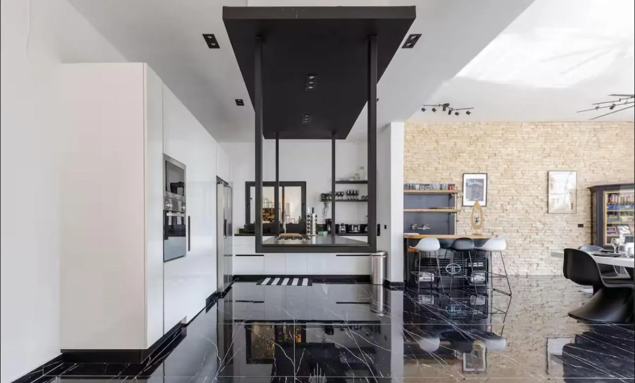 Casa Black and White Frente al Mar