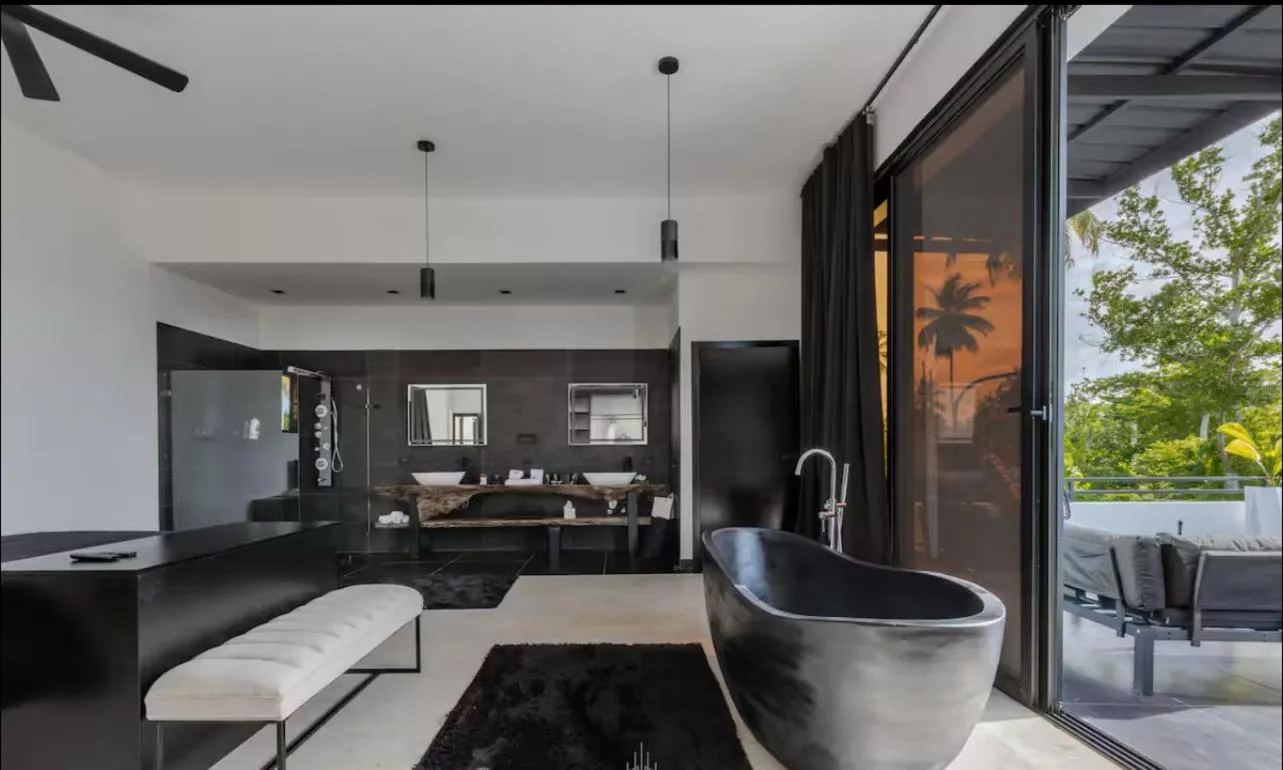 Casa Black and White Frente al Mar