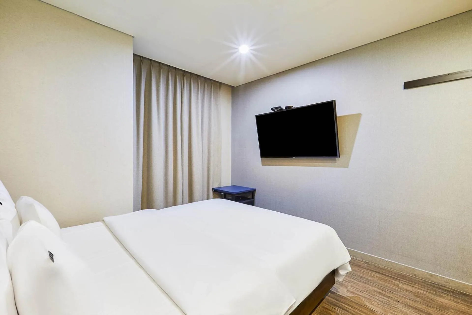 Bed in Icheon Paradise Hotel