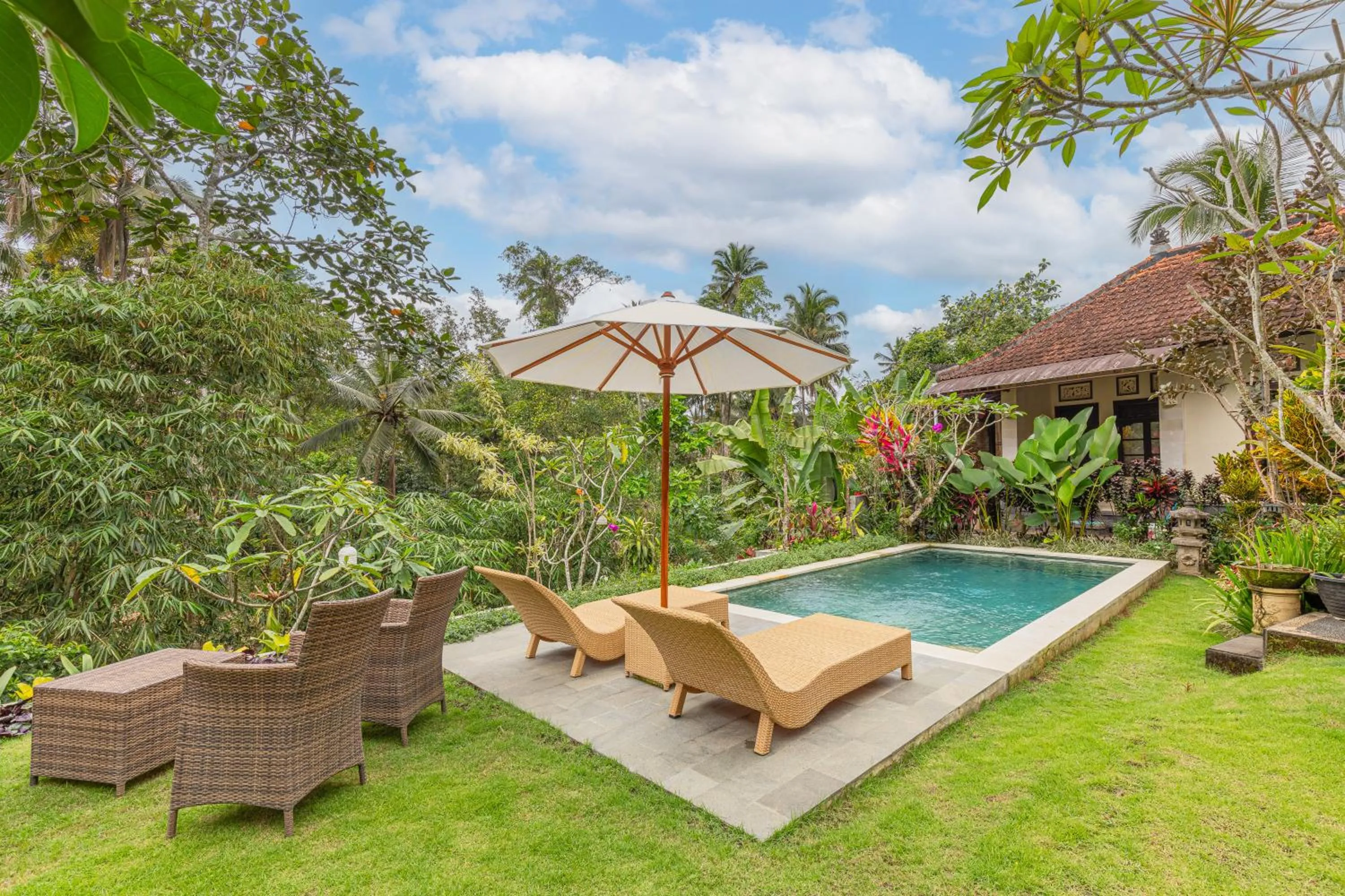 Swimming pool in Campuhan Guesthouse