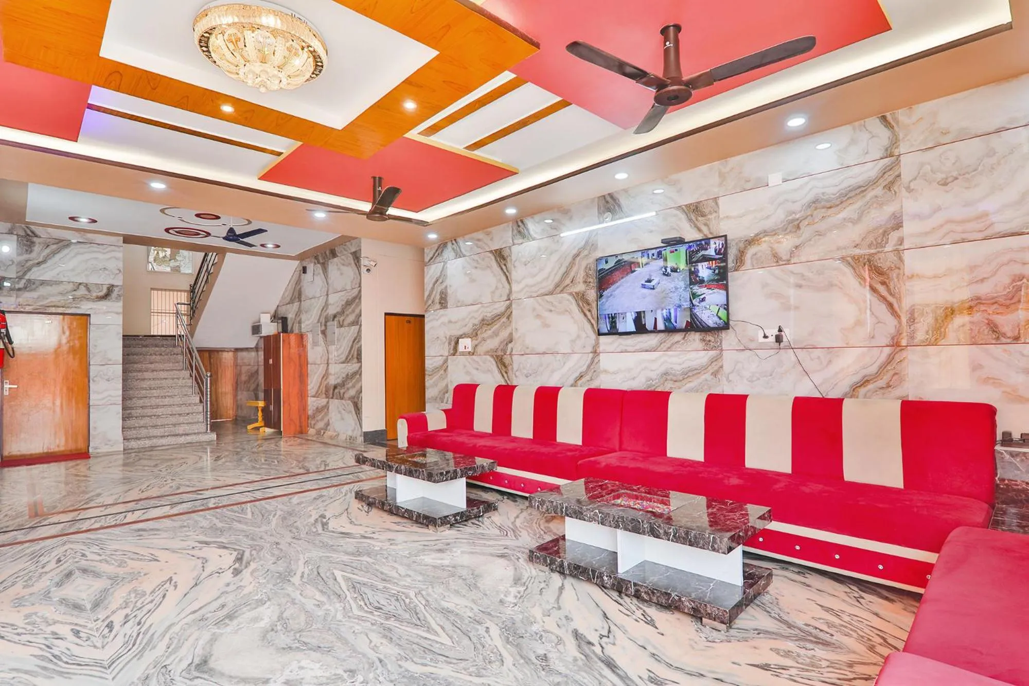 Seating area in FabHotel Shree Venkatesh Nileyam - 300m from Ram Janam Bhumi