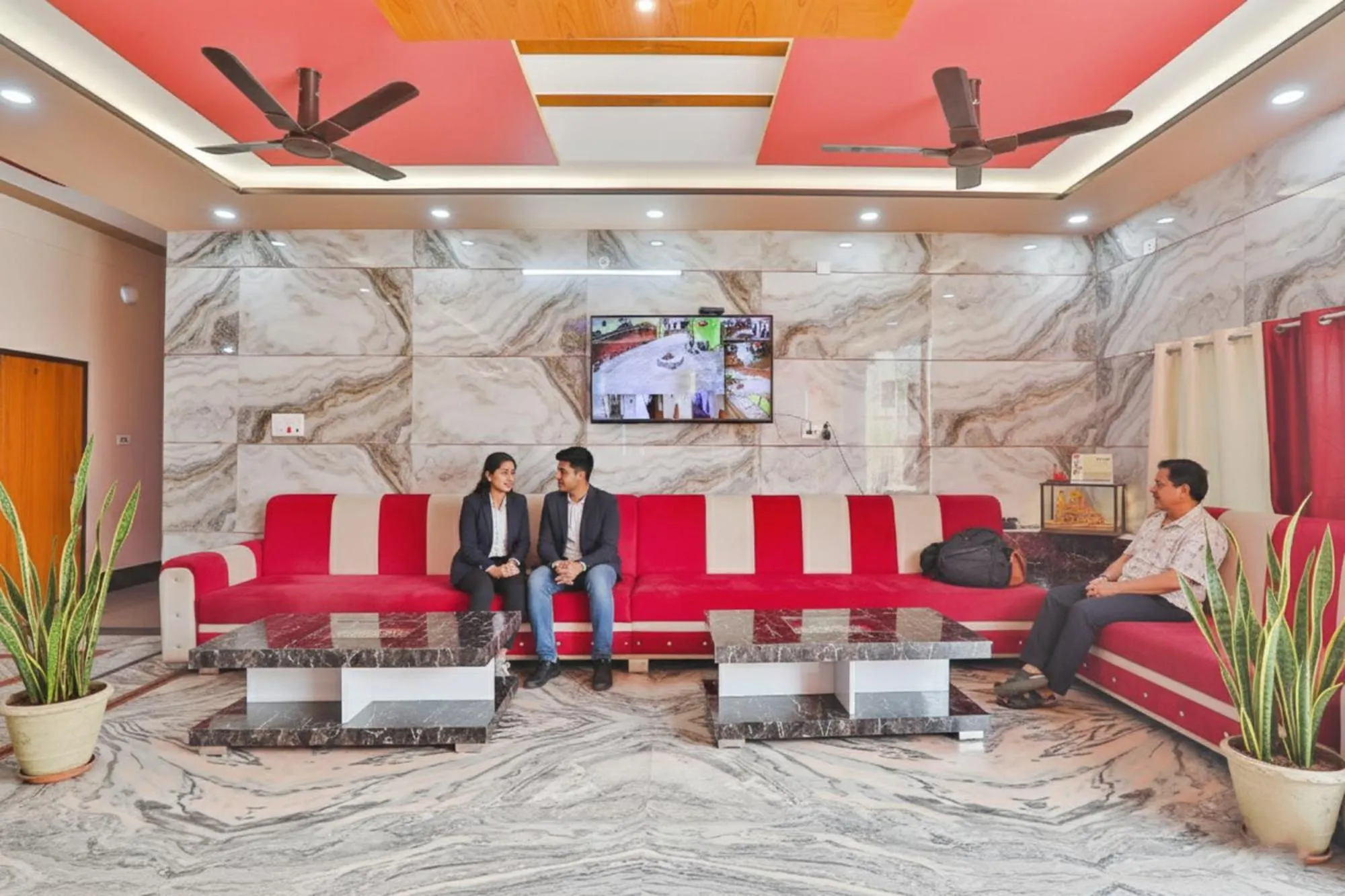 Seating area in FabHotel Shree Venkatesh Nileyam - 300m from Ram Janam Bhumi