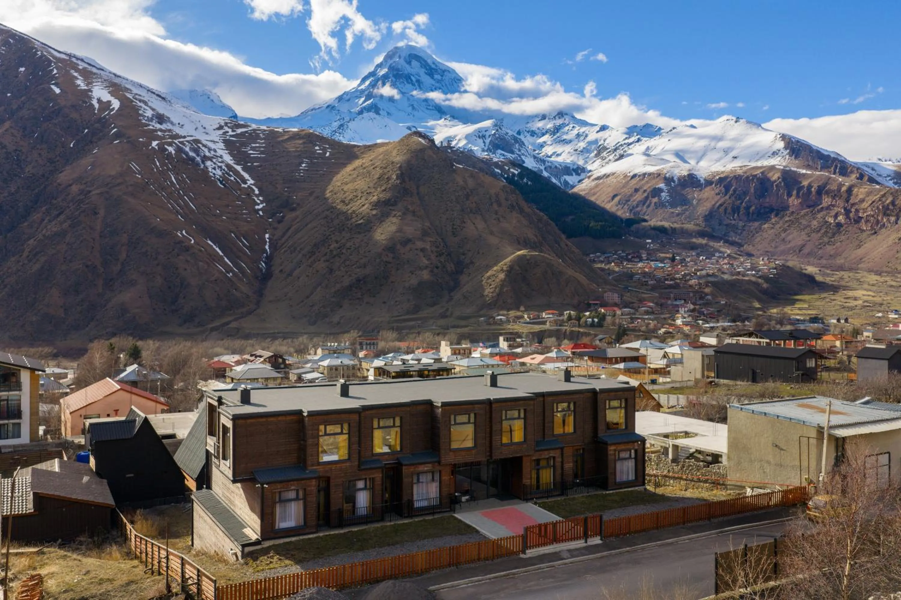 Facade/entrance in Melodia KAZBEGI