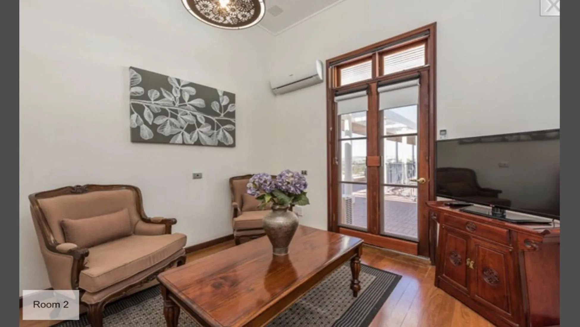 Deluxe King Suite in Fairway Manor Accommodation