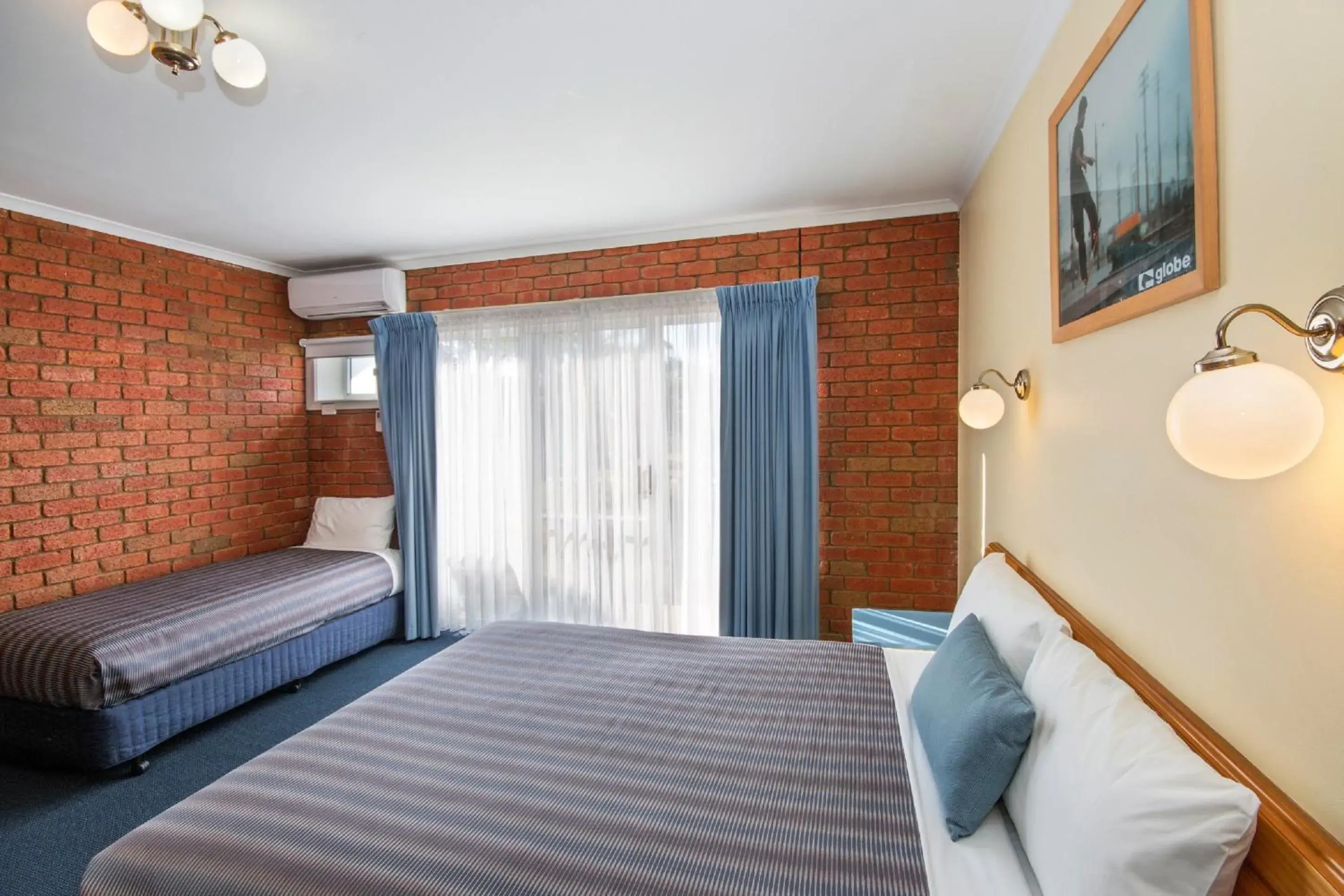 Photo of the whole room, Bed in Torquay Tropicana Motel Photo of the whole room, Bed in Torquay Tropicana Motel