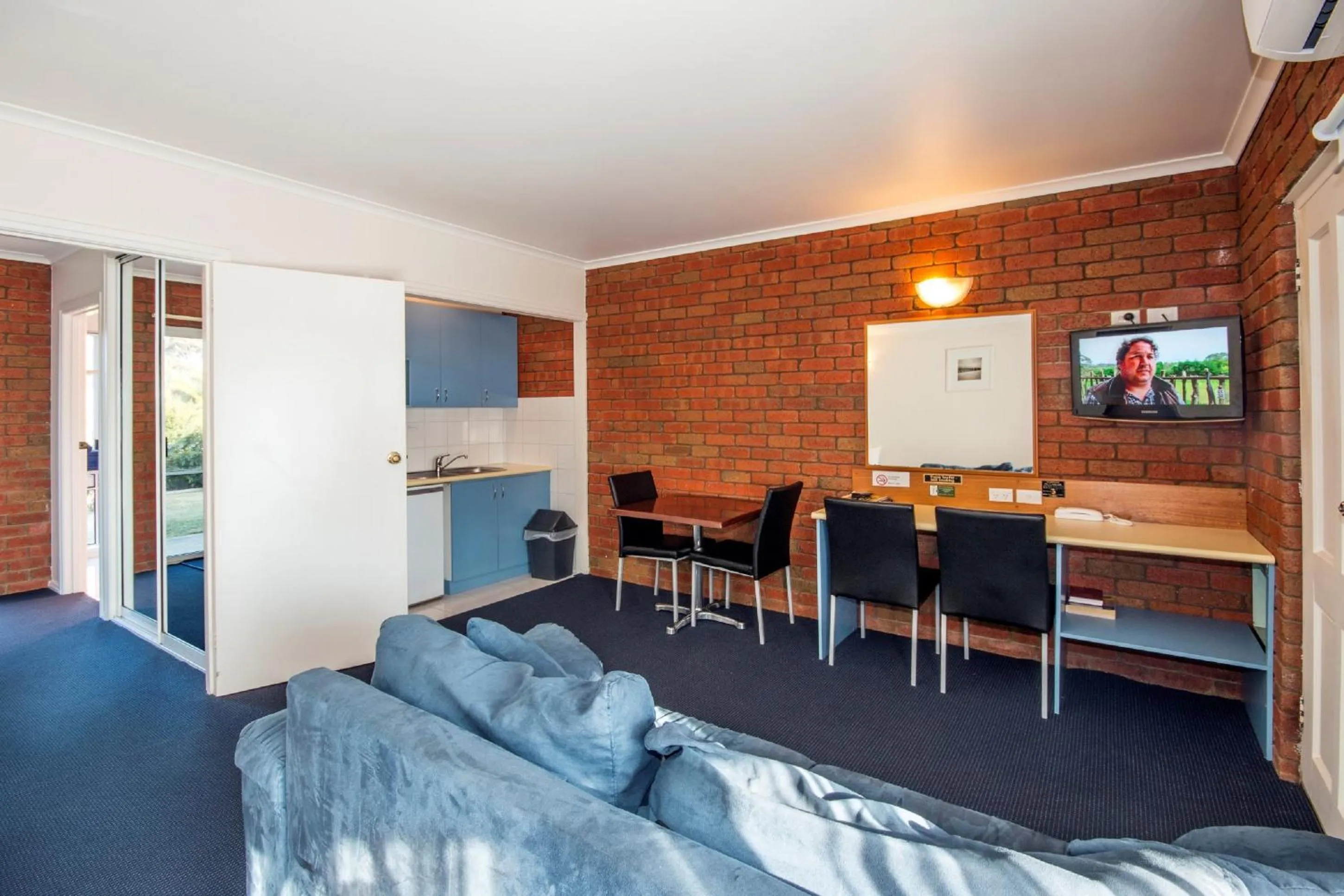 Photo of the whole room in Torquay Tropicana Motel