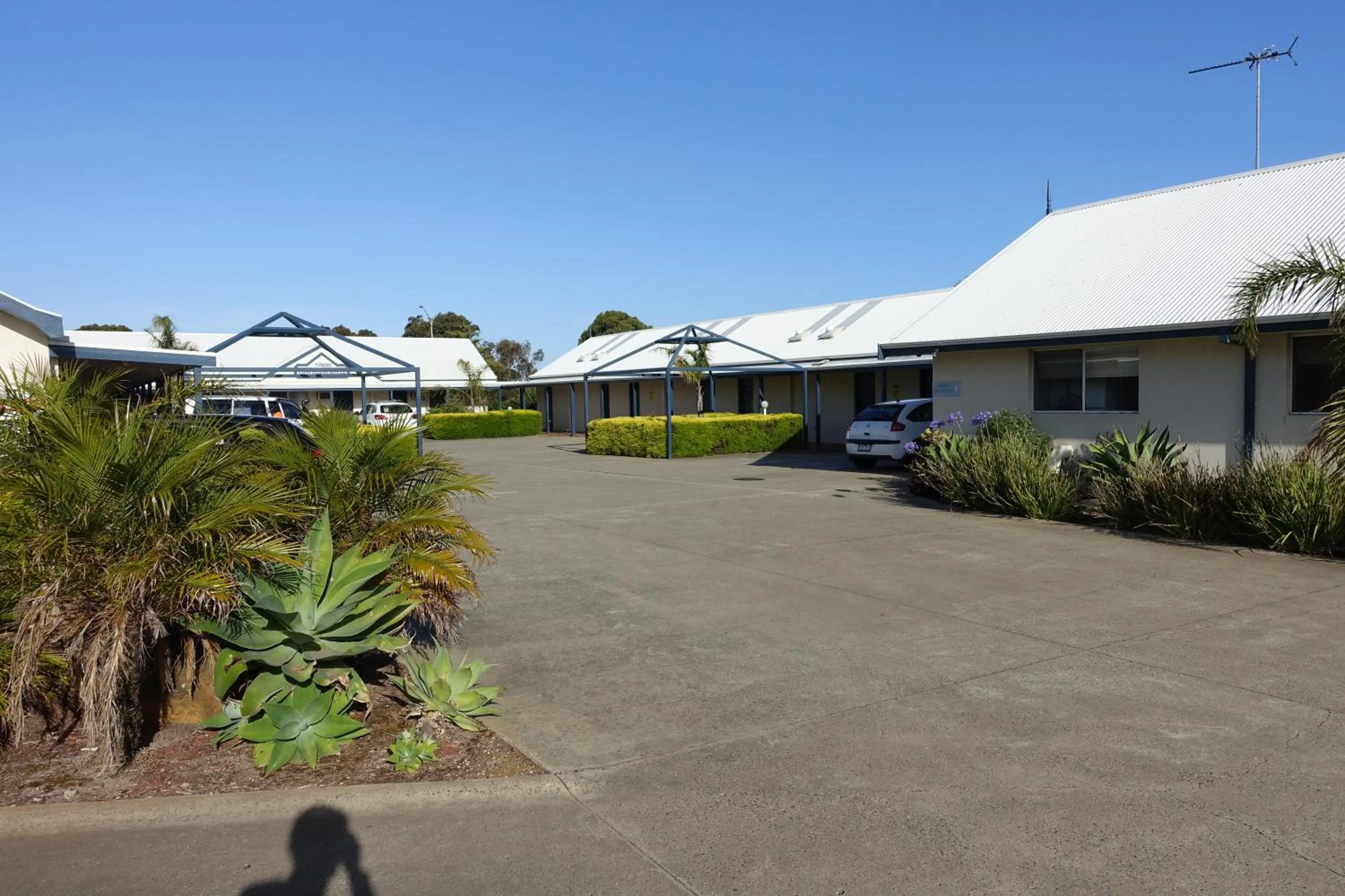 Property building in Torquay Tropicana Motel