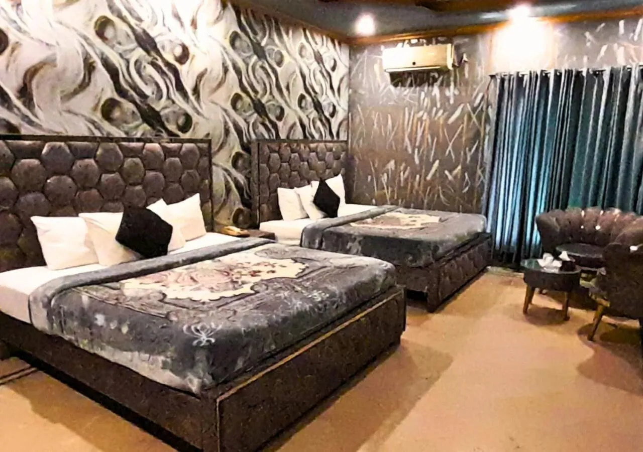 Bed in Hotel Hayat Palace Gulberg