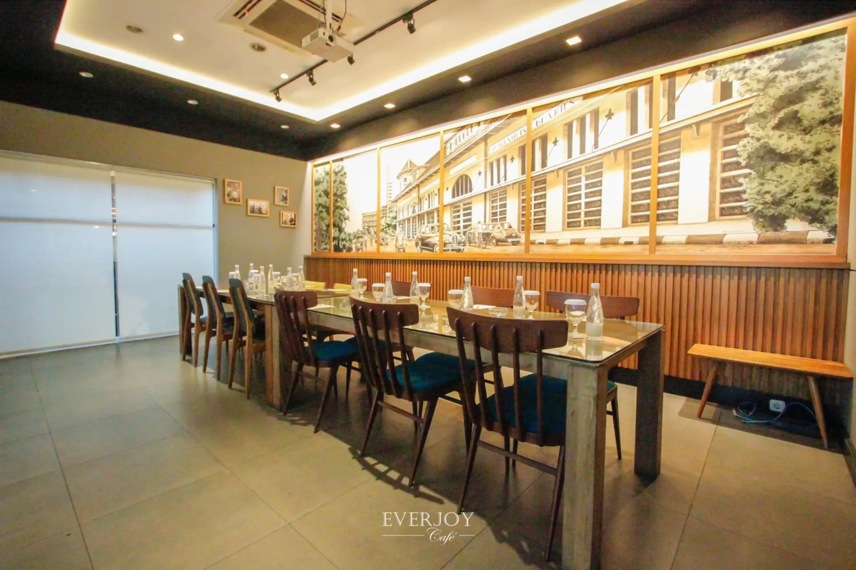Restaurant/places to eat in Ivory Hotel Bandung Restaurant/places to eat in Ivory Hotel Bandung