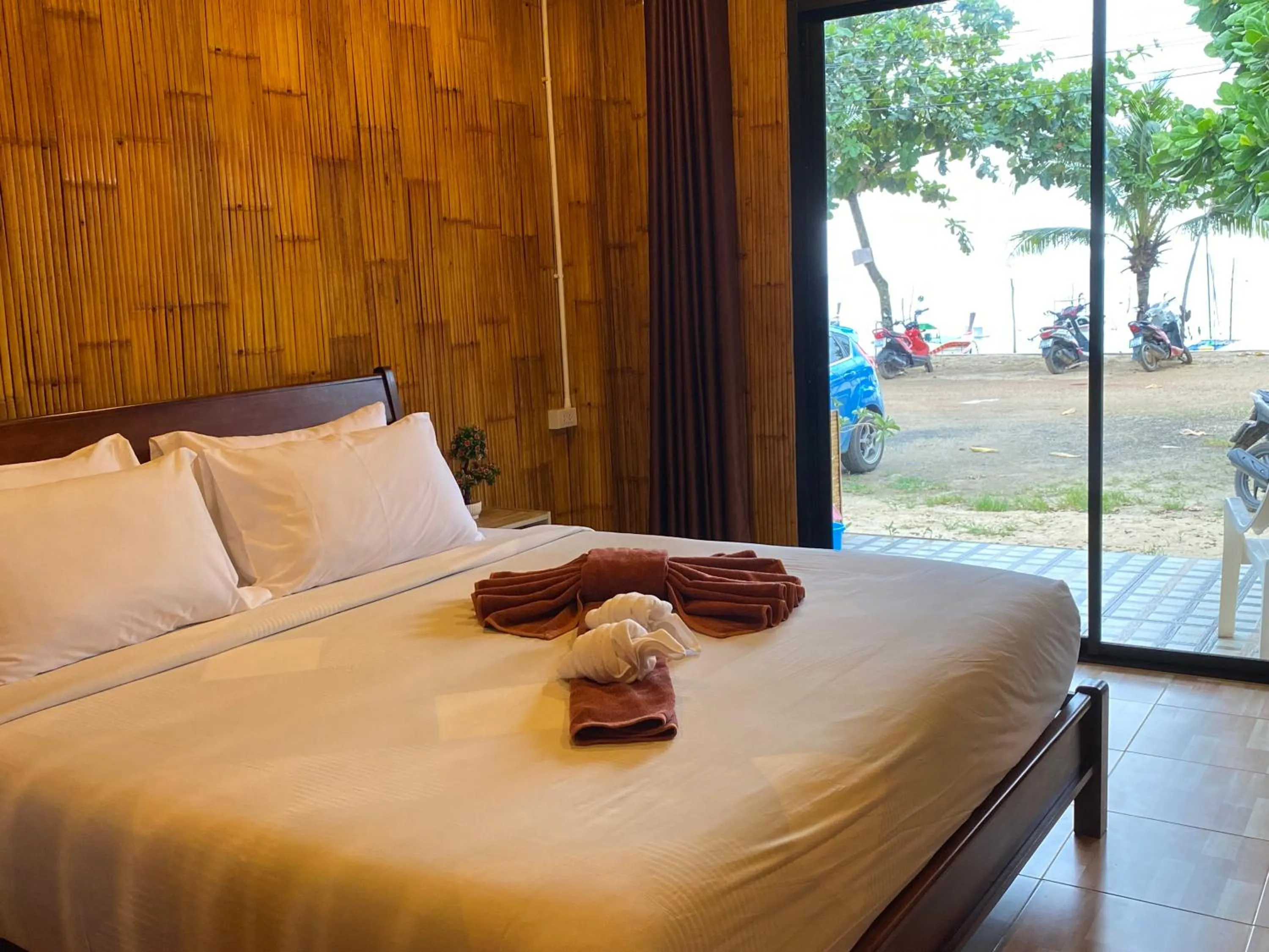 Photo of the whole room in Lanta Wild Beach Resort