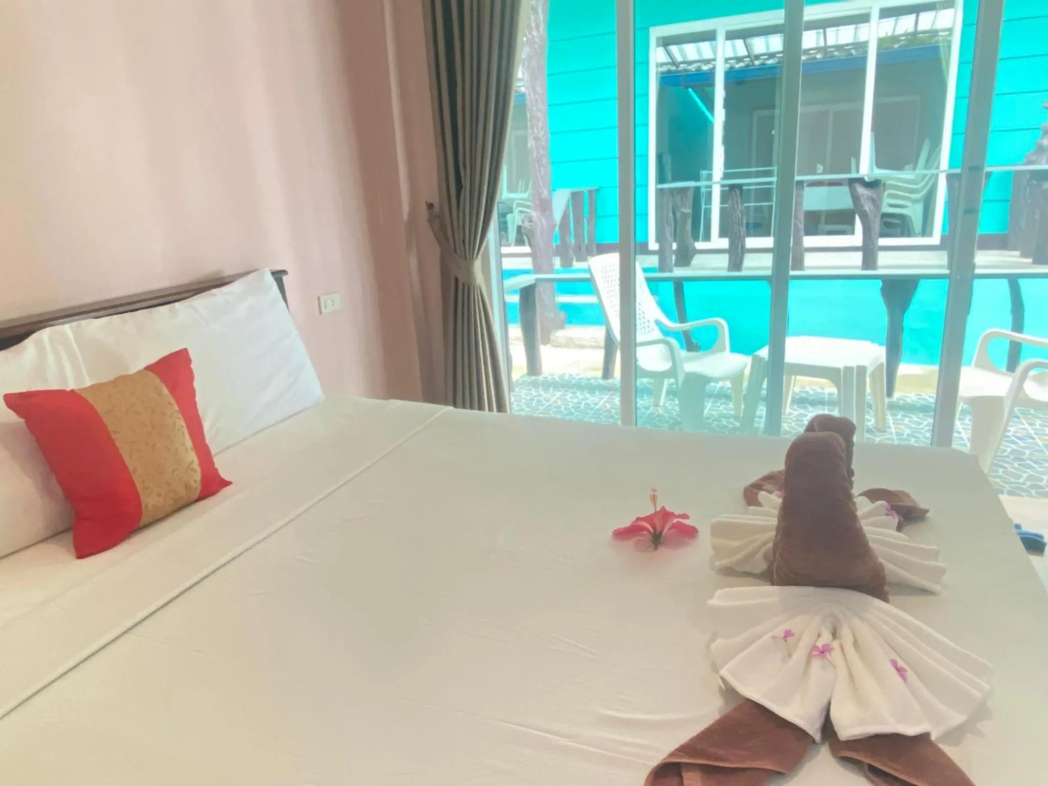 Photo of the whole room in Lanta Wild Beach Resort