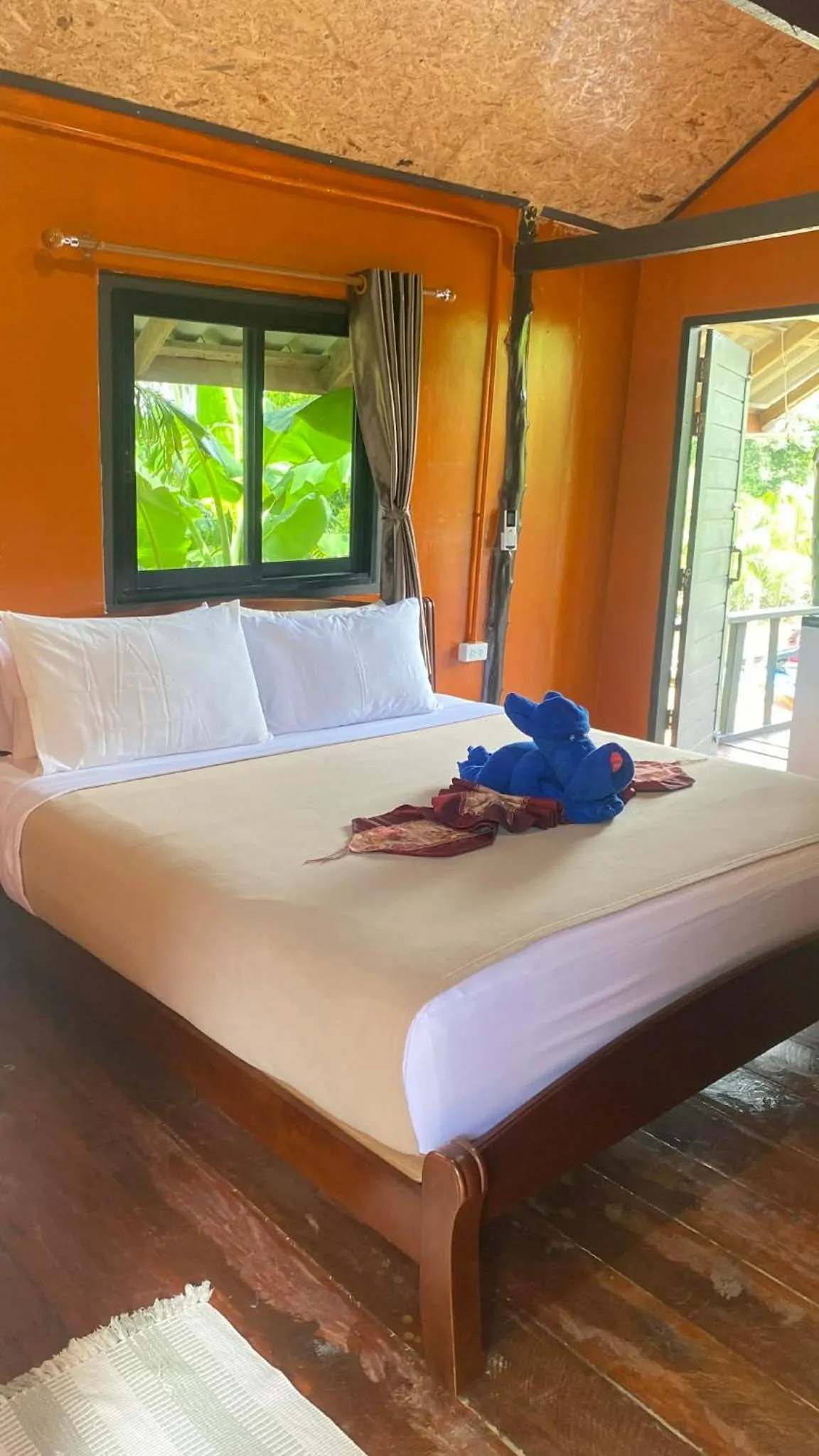 Photo of the whole room in Lanta Wild Beach Resort