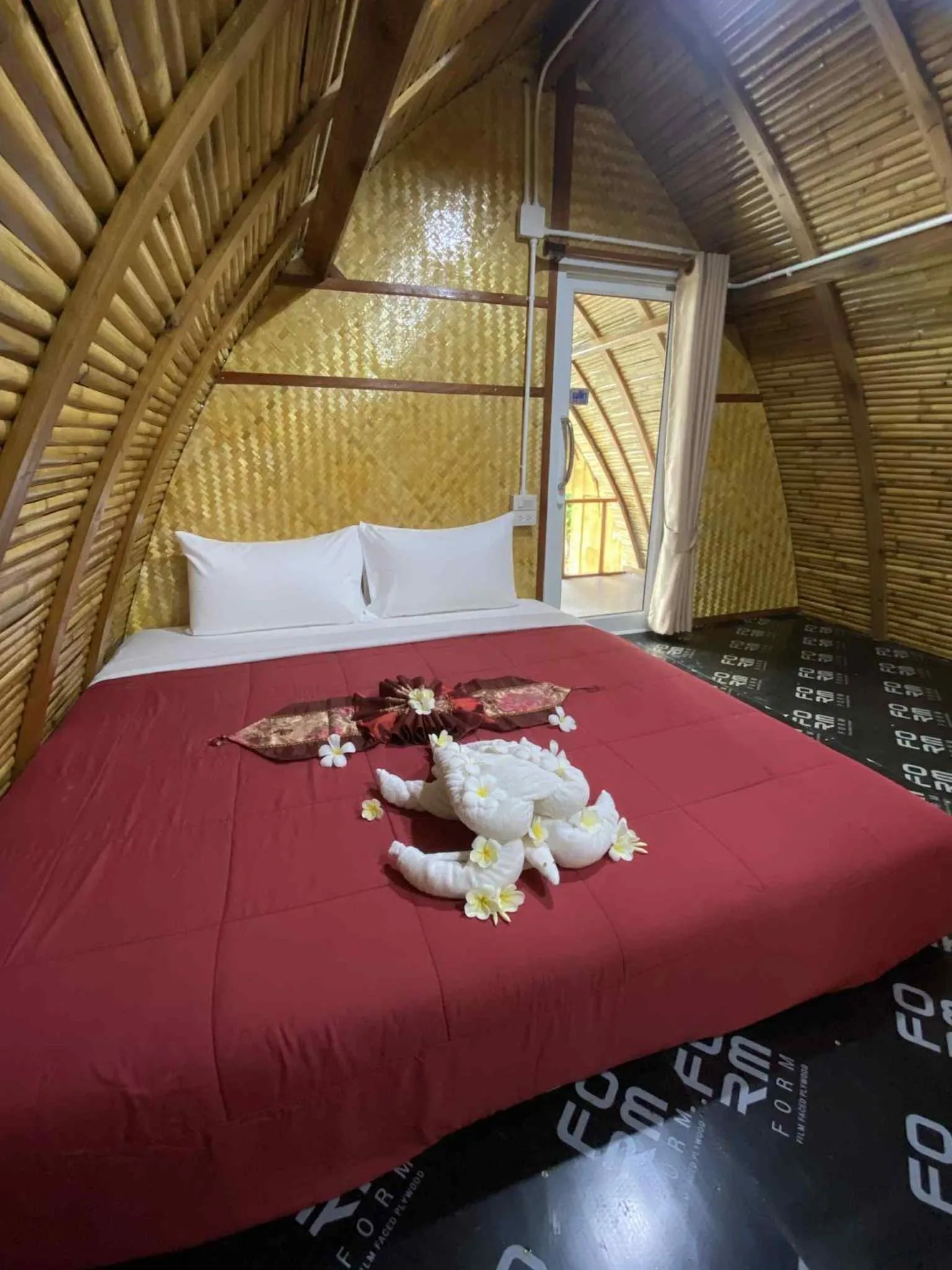 Photo of the whole room in Lanta Wild Beach Resort